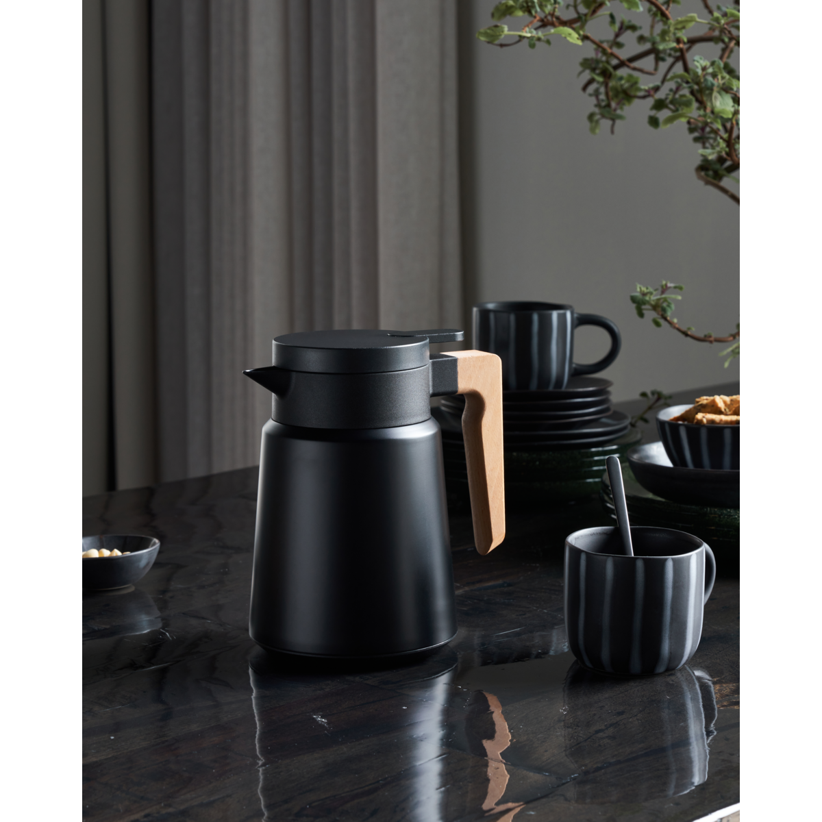 House Doctor Thermoskanne COLE 1L schwarz | Ø13,5x20cm