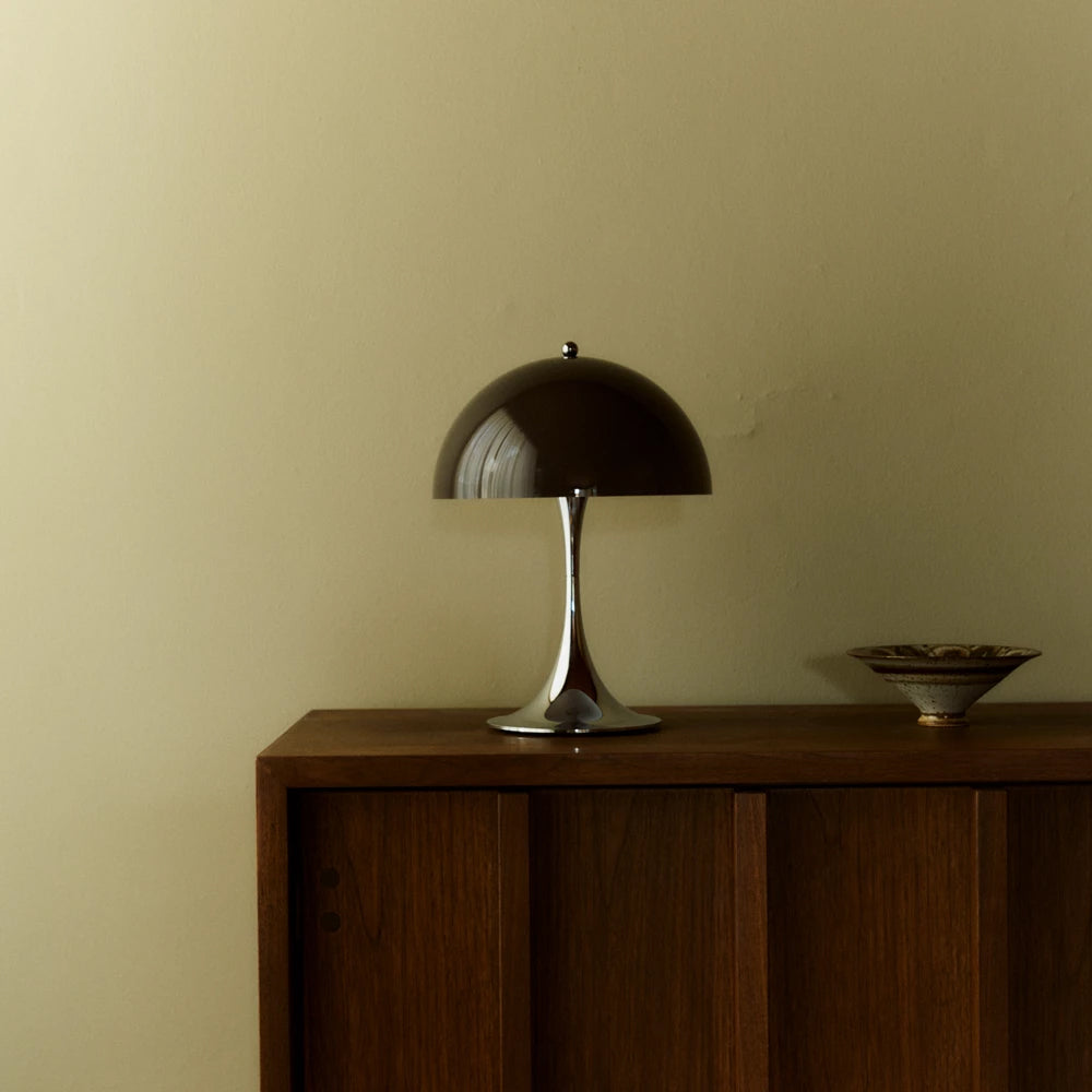 Louis Poulsen Tischleuchte PANTHELLA 250 CHROME OPAL BROWN portable | Ø25x34,6cm