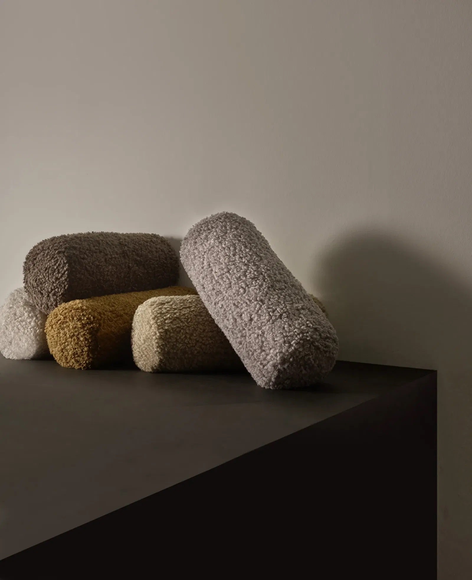 Blomus Kissen Rolle TEDDY Espresso braun | Ø20x51cm - Sir Henrys