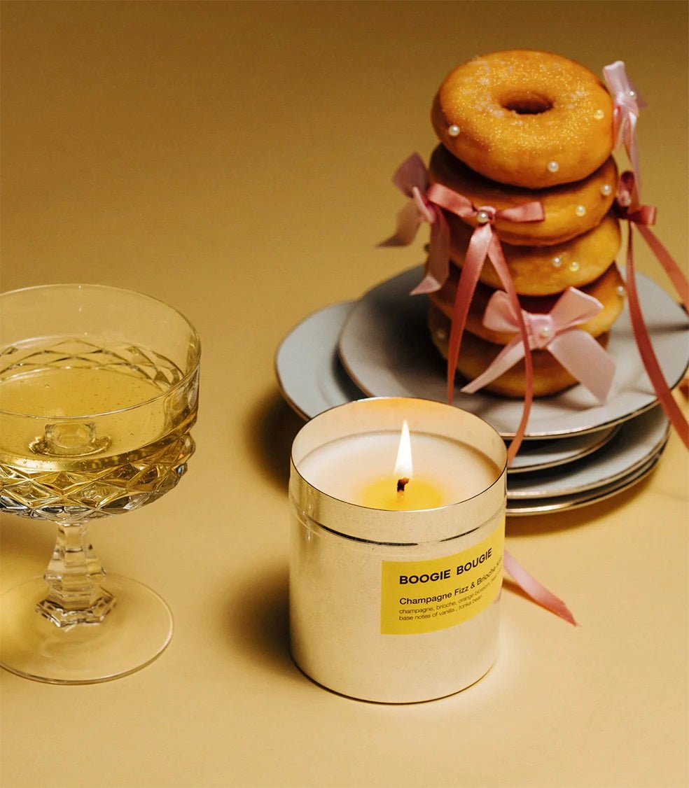 Boogie Bougie Duftkerze CHAMPAGNE FIZZ & BRIOCHE KISS | Ø7,5x8cm 250g - Sir Henrys