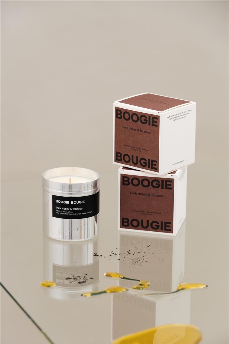 Boogie Bougie Duftkerze DARK HONEY & TOBACCO | Ø7,5x8cm 250g - Sir Henrys