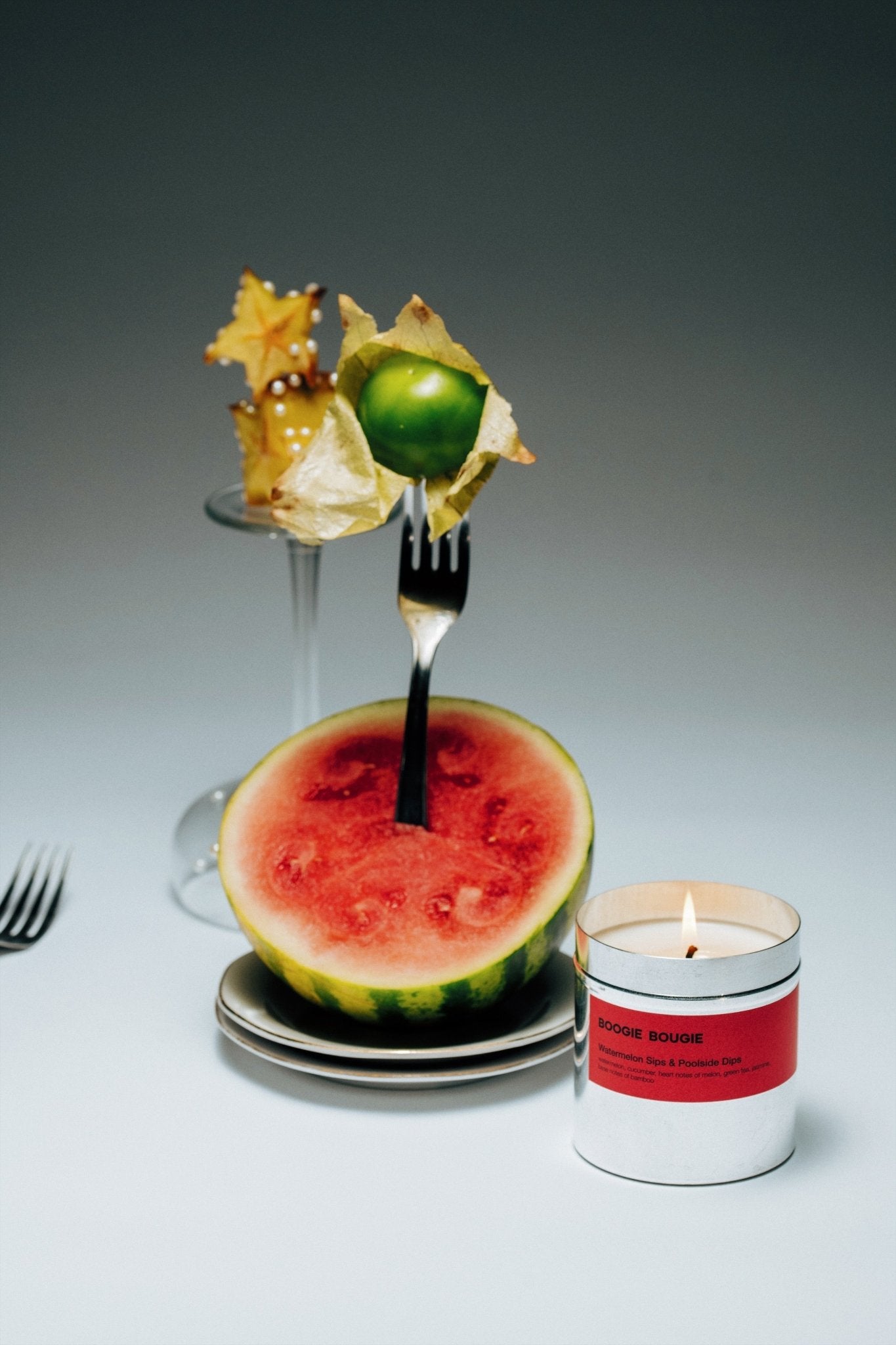 Boogie Bougie Duftkerze POOLSIDE DIPS & WATERMELON SIPS | Ø7,5x8cm 250g - Sir Henrys