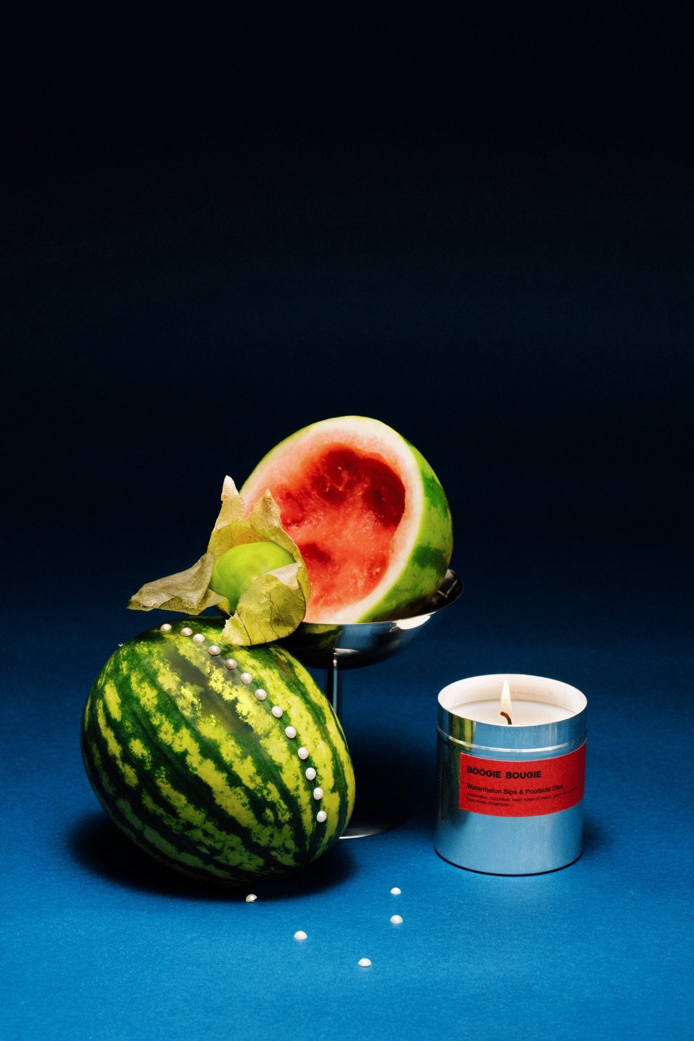 Boogie Bougie Duftkerze POOLSIDE DIPS & WATERMELON SIPS | Ø7,5x8cm 250g - Sir Henrys