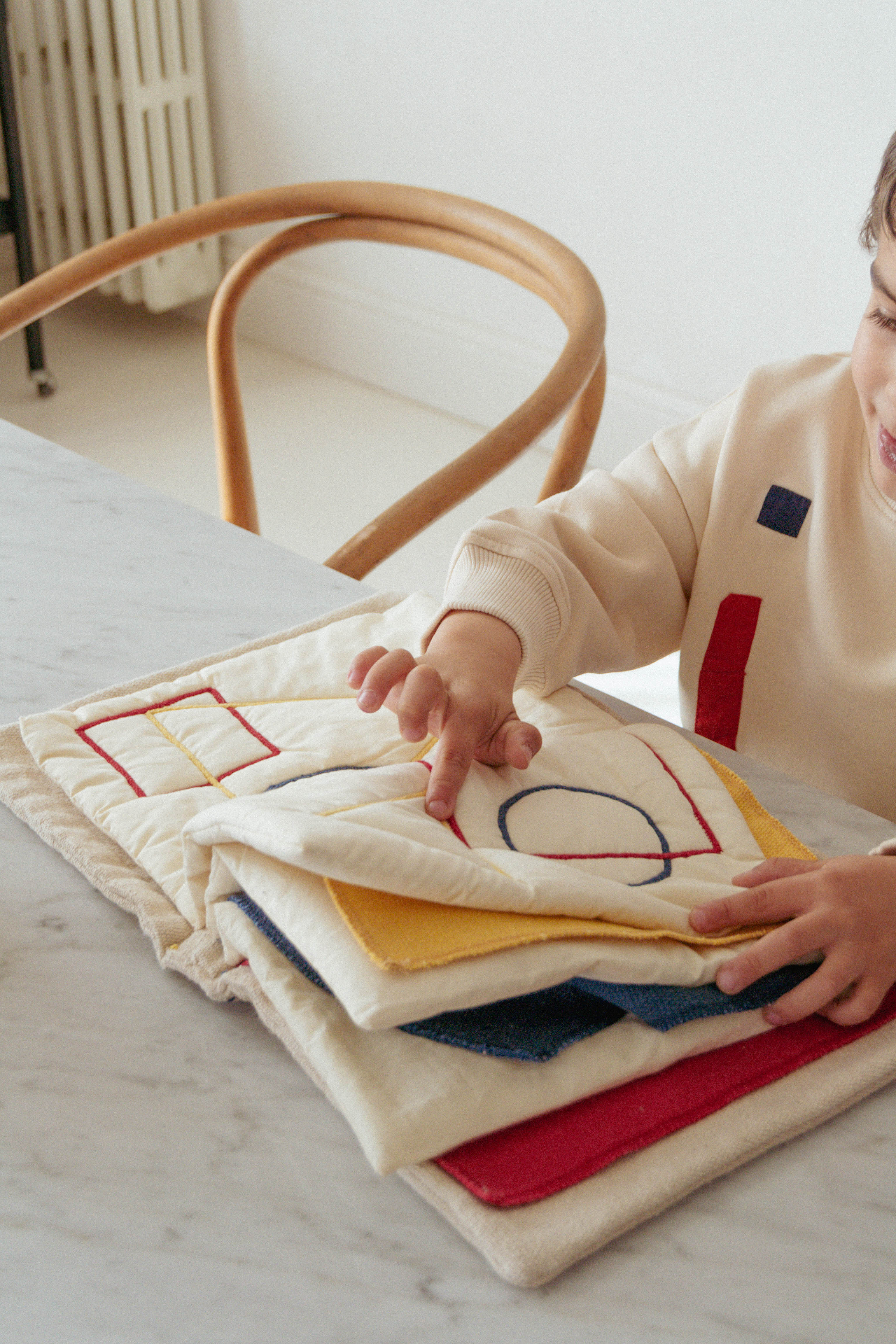 Lorena Canals Stoffbuch SENSORY BOOK BAUHAUS | 22x28cm