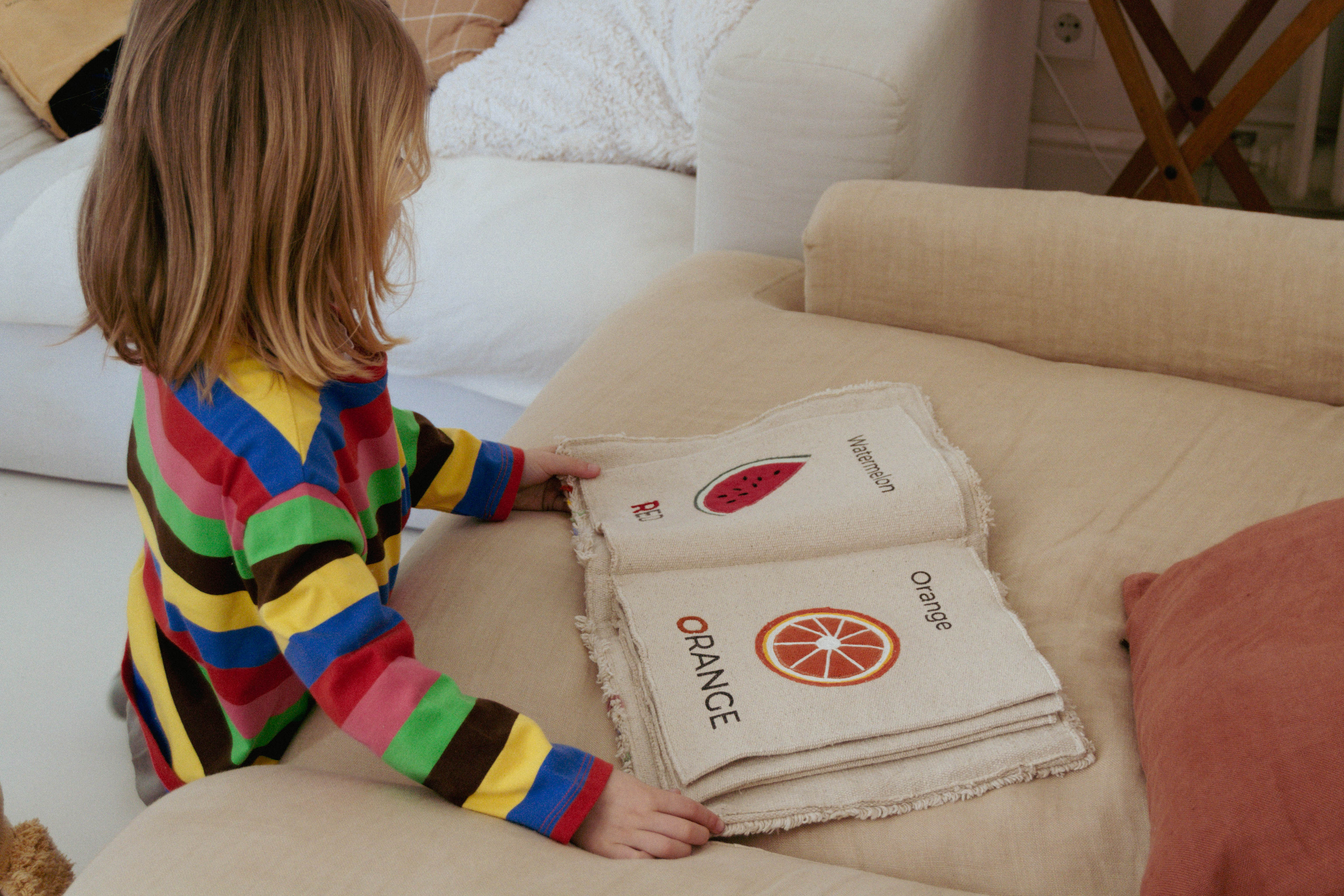 Lorena Canals Stoffbuch SENSORY BOOK COLOURS | 22x28cm