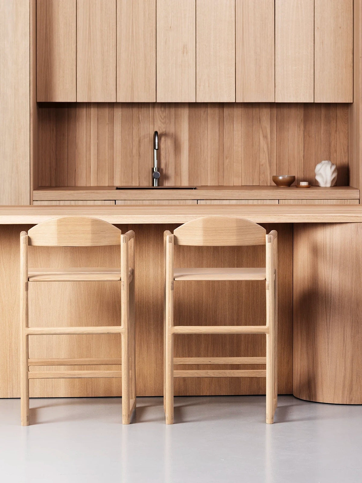 by Crea® Barhocker CARL Eiche Natur Sitzfläche Holz - Sir Henrys