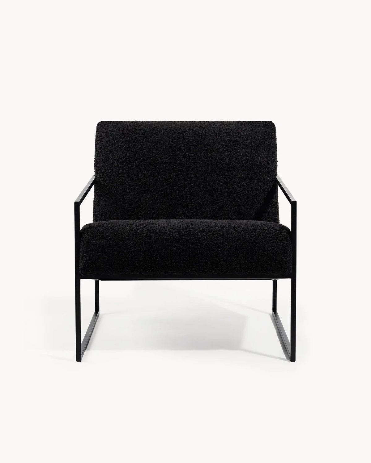 by Crea® Sessel KENT Schwarzer Rahmen Schwarzes Bouclé-Kissen - Sir Henrys