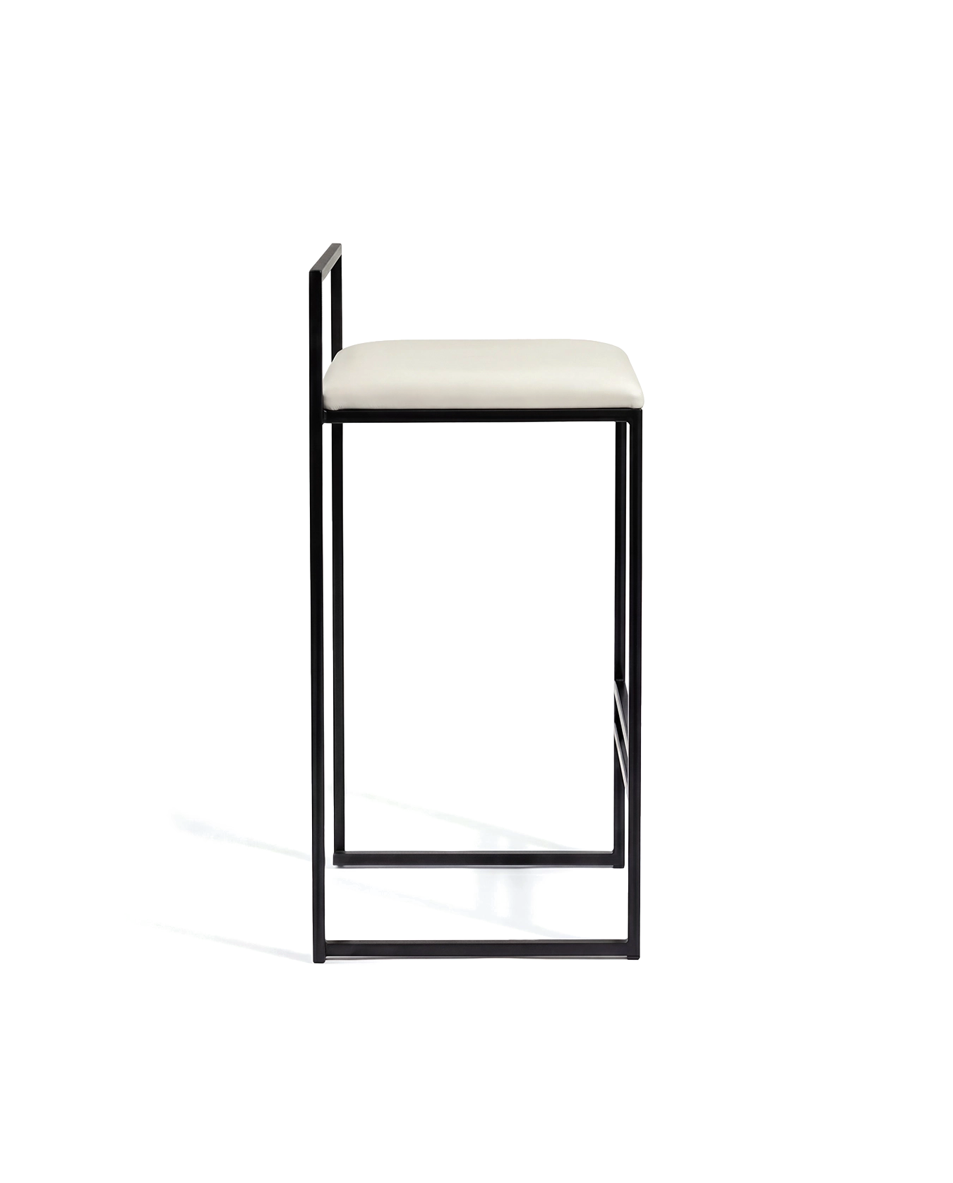 by Crea® Barhocker FREJA Schwarzer Rahmen Elfenbeinlederkissen