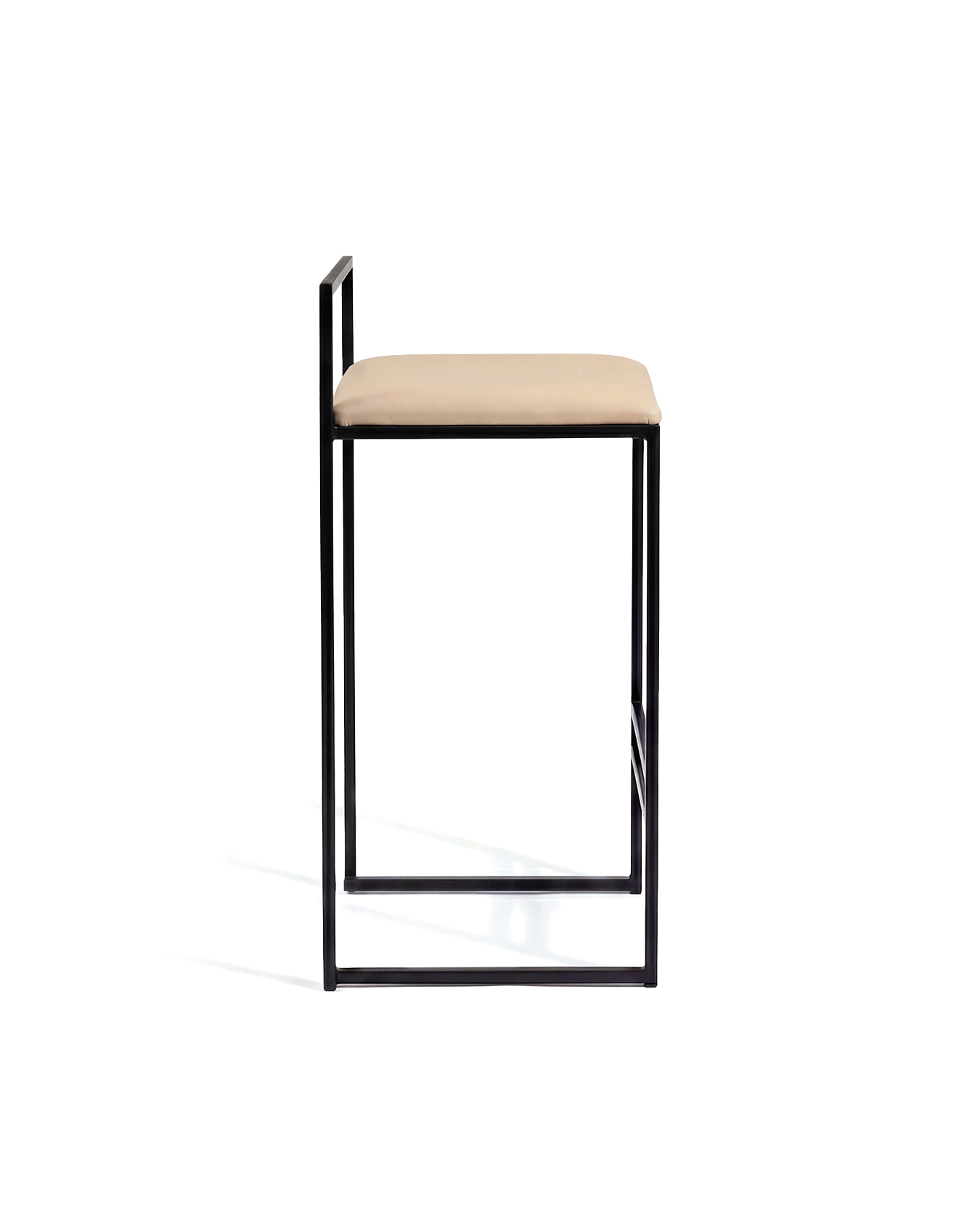 by Crea® Barhocker FREJA Schwarzer Rahmen Latte Lederkissen