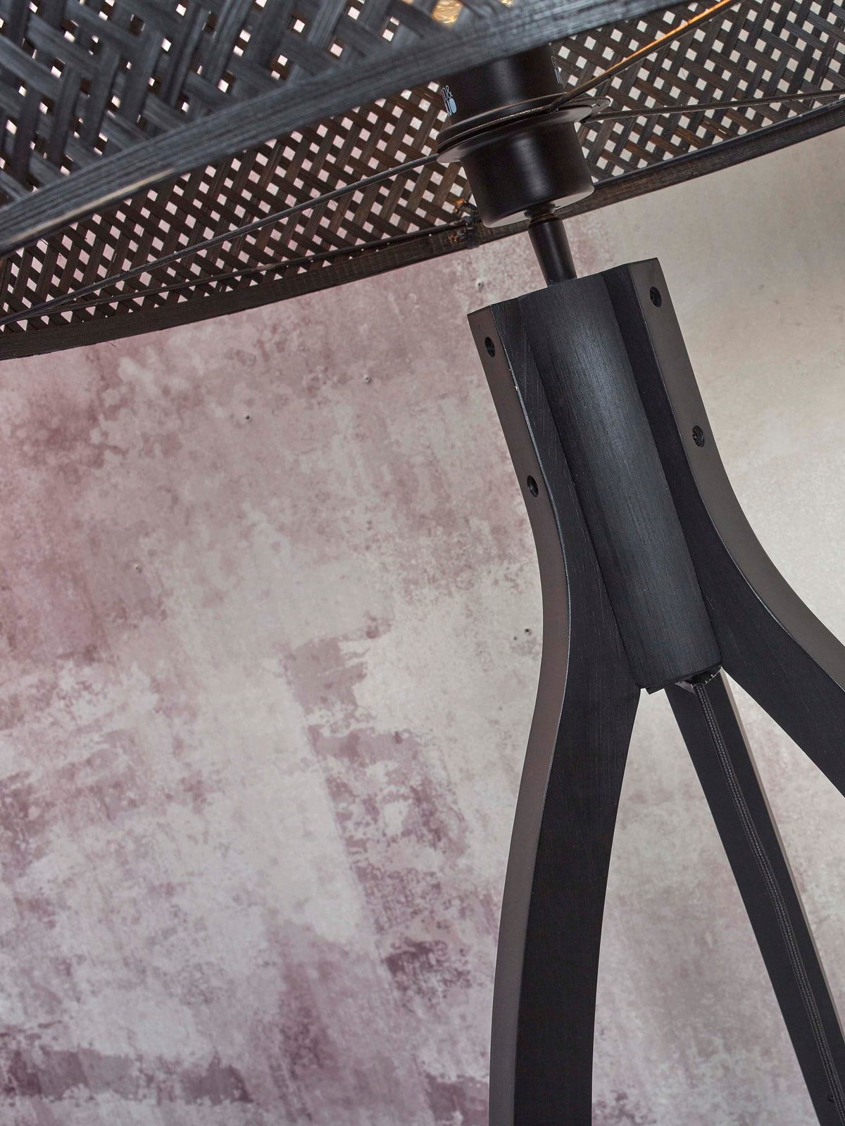 Good&Mojo Stehlampe JAVA schwarz | 50x50x145cm - Sir Henrys