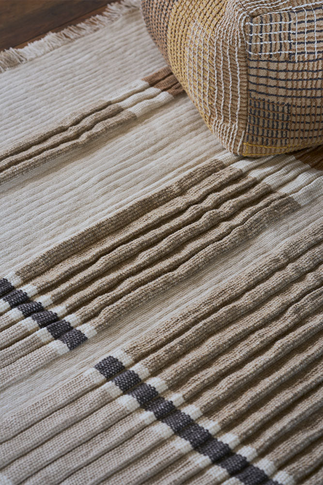 Lorena Canals Handwebteppich Columns Natural | 200x140cm