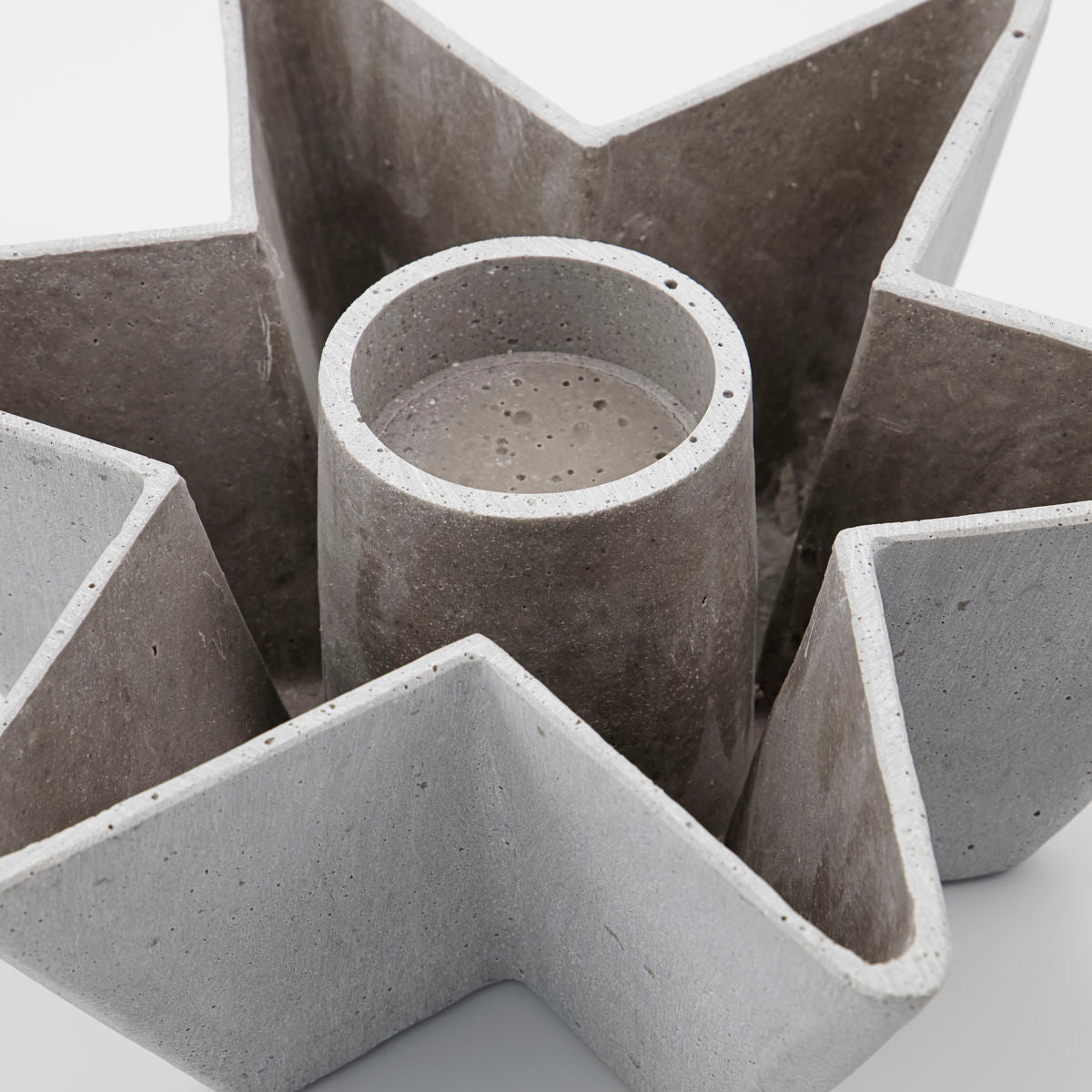House Doctor Kerzenständer MOLD Stern grau | 27x30x10cm - Sir Henrys