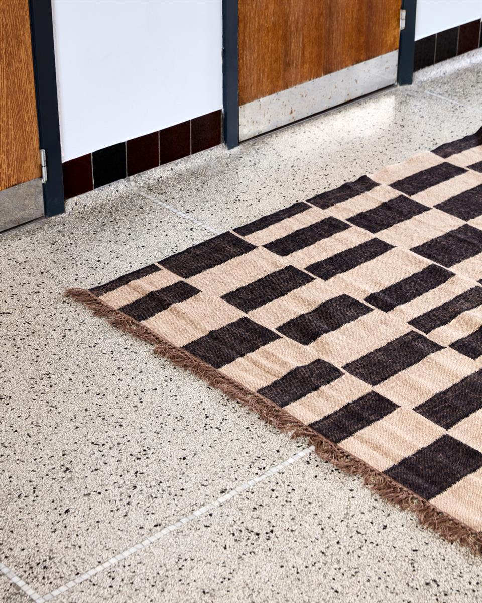 House Doctor Teppich GRAPH schwarz natur | 230x160cm - Sir Henrys