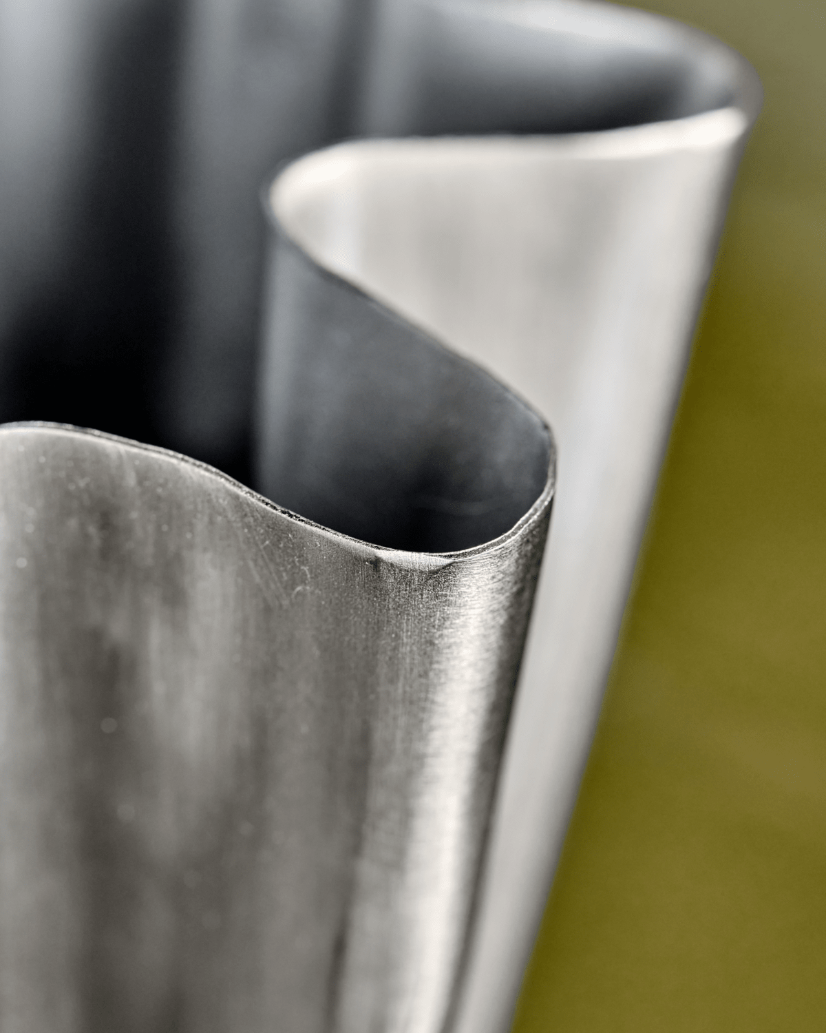 House Doctor Vase FLOOD gebürstetes silber | 10x10x33cm - Sir Henrys