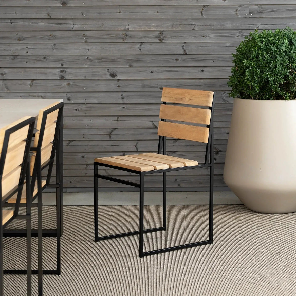 by Crea® Gartenstuhl EDITH Schwarzes Gestell & Teak
