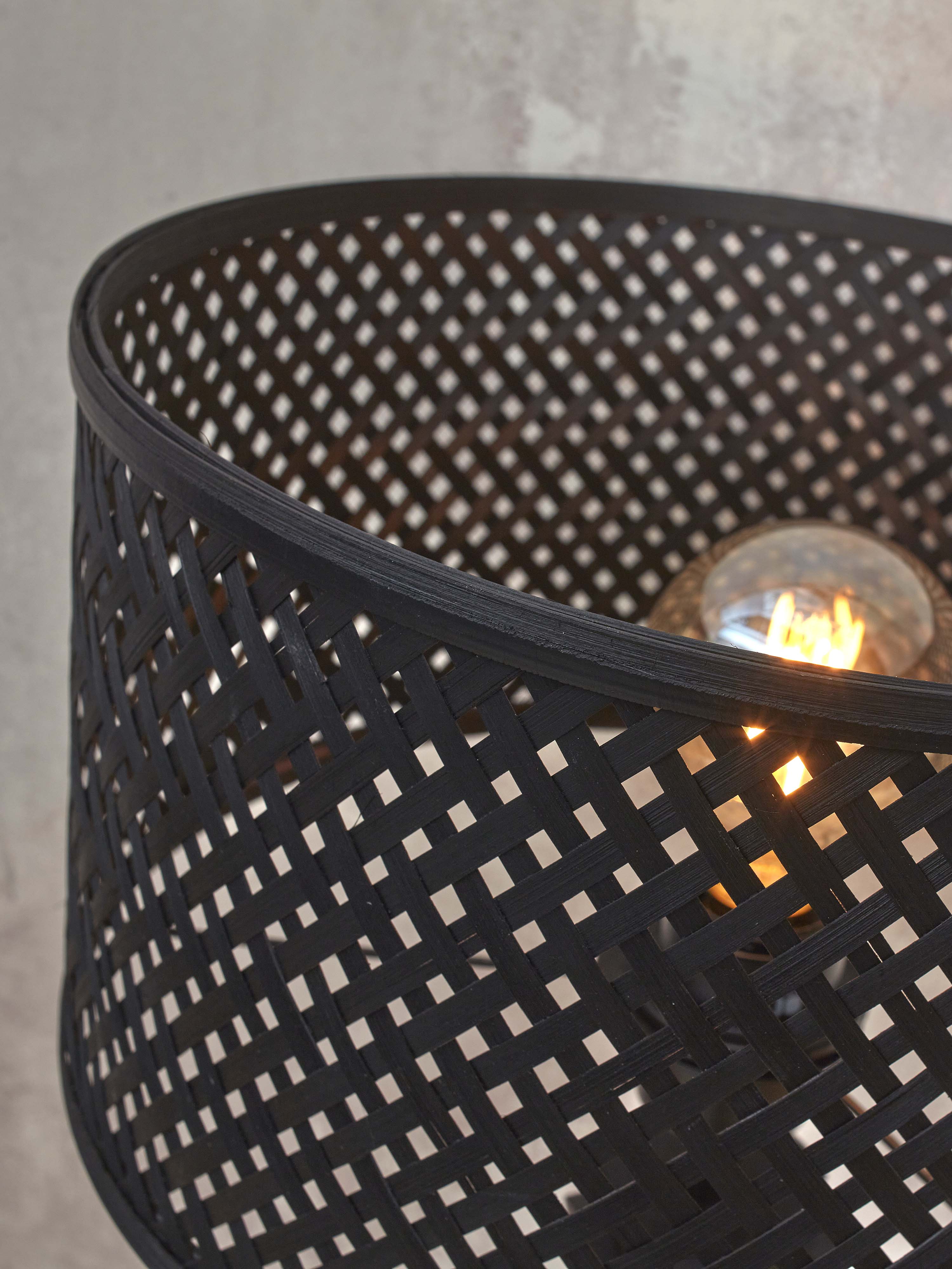 Good&Mojo Stehlampe JAVA schwarz | 50x50x145cm