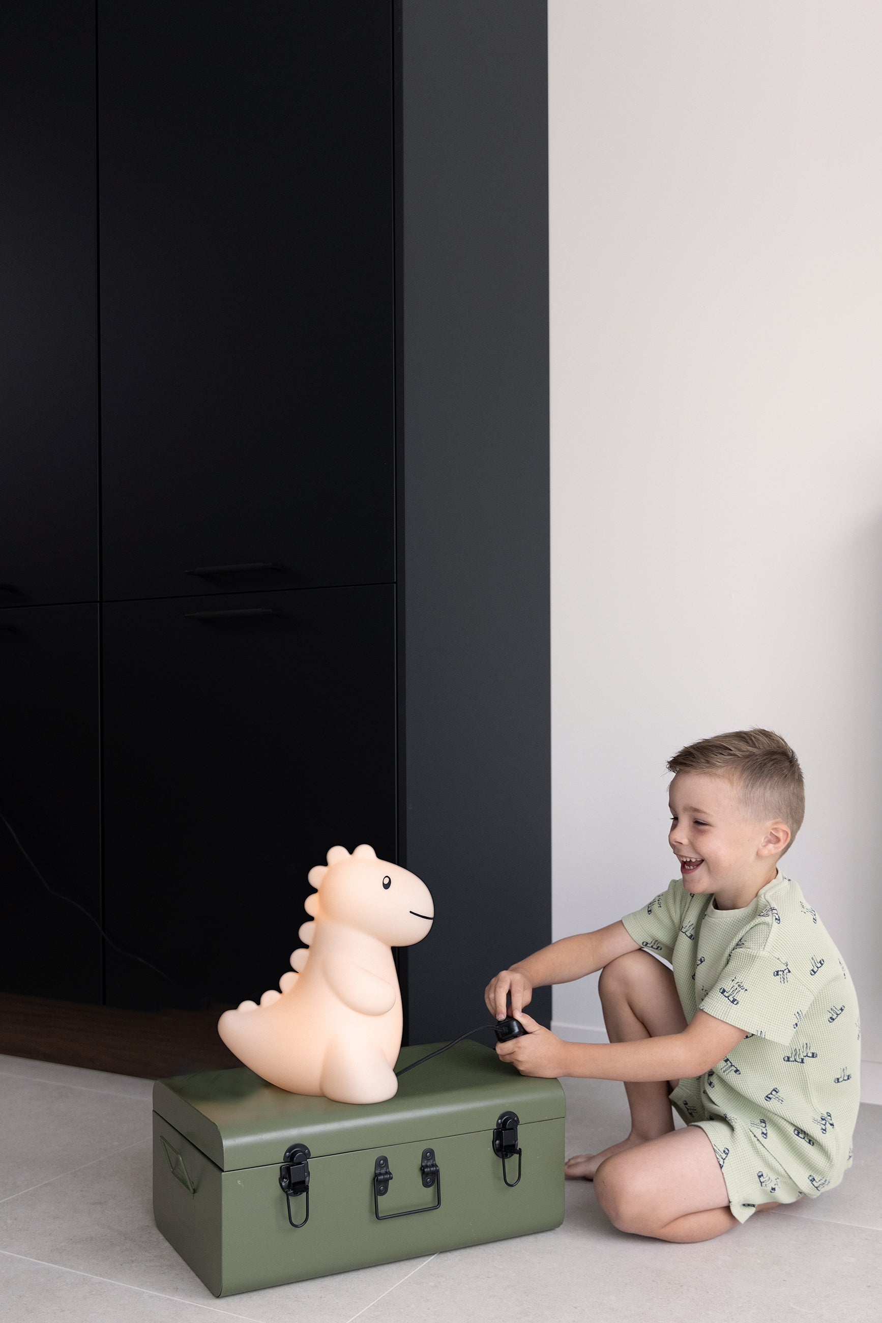 AP Junior Moodlight DINO JEROOM sand | 27x19,6x30cm