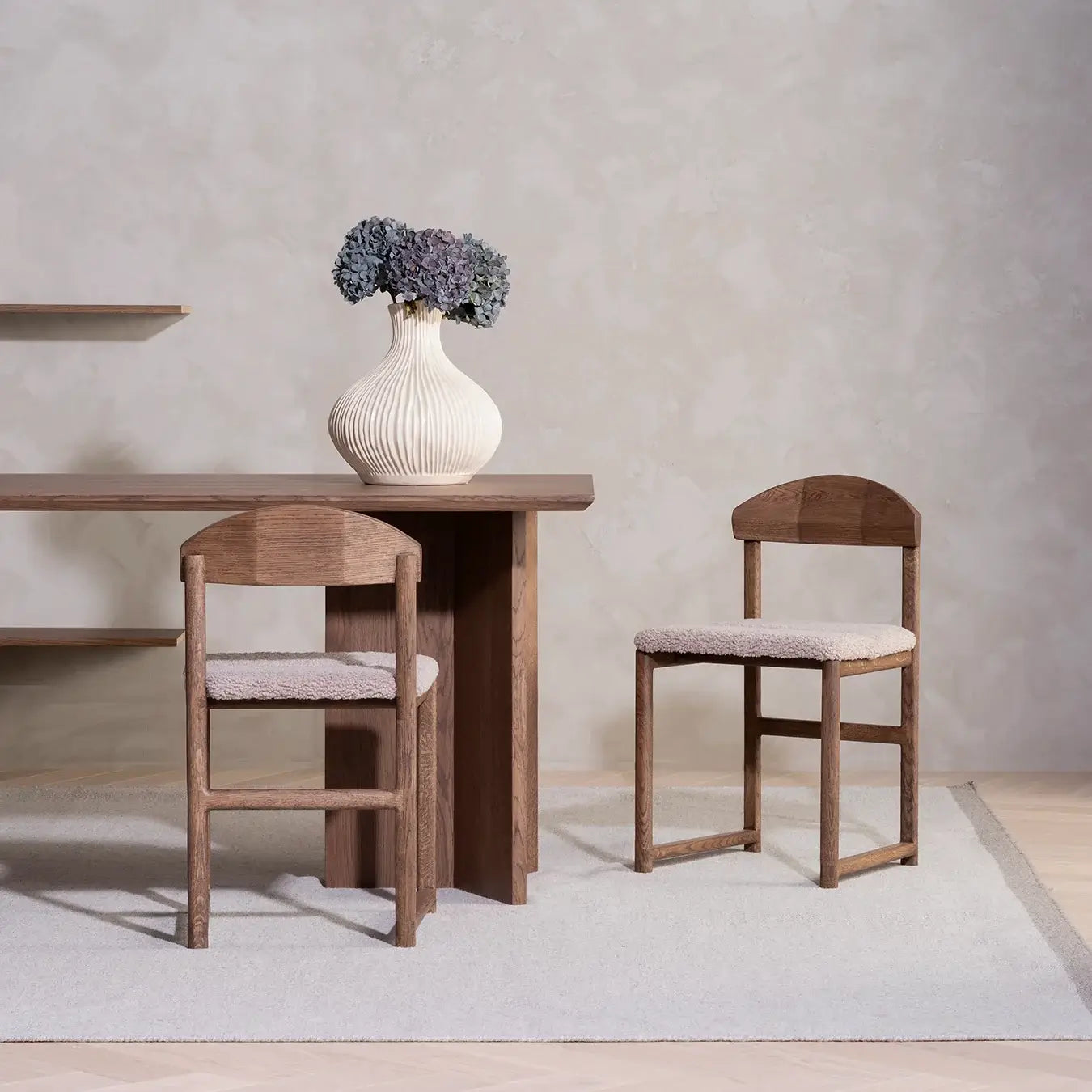 by Crea® Esszimmerstuhl KARIN Dunkle Eiche Bouclé Greige
