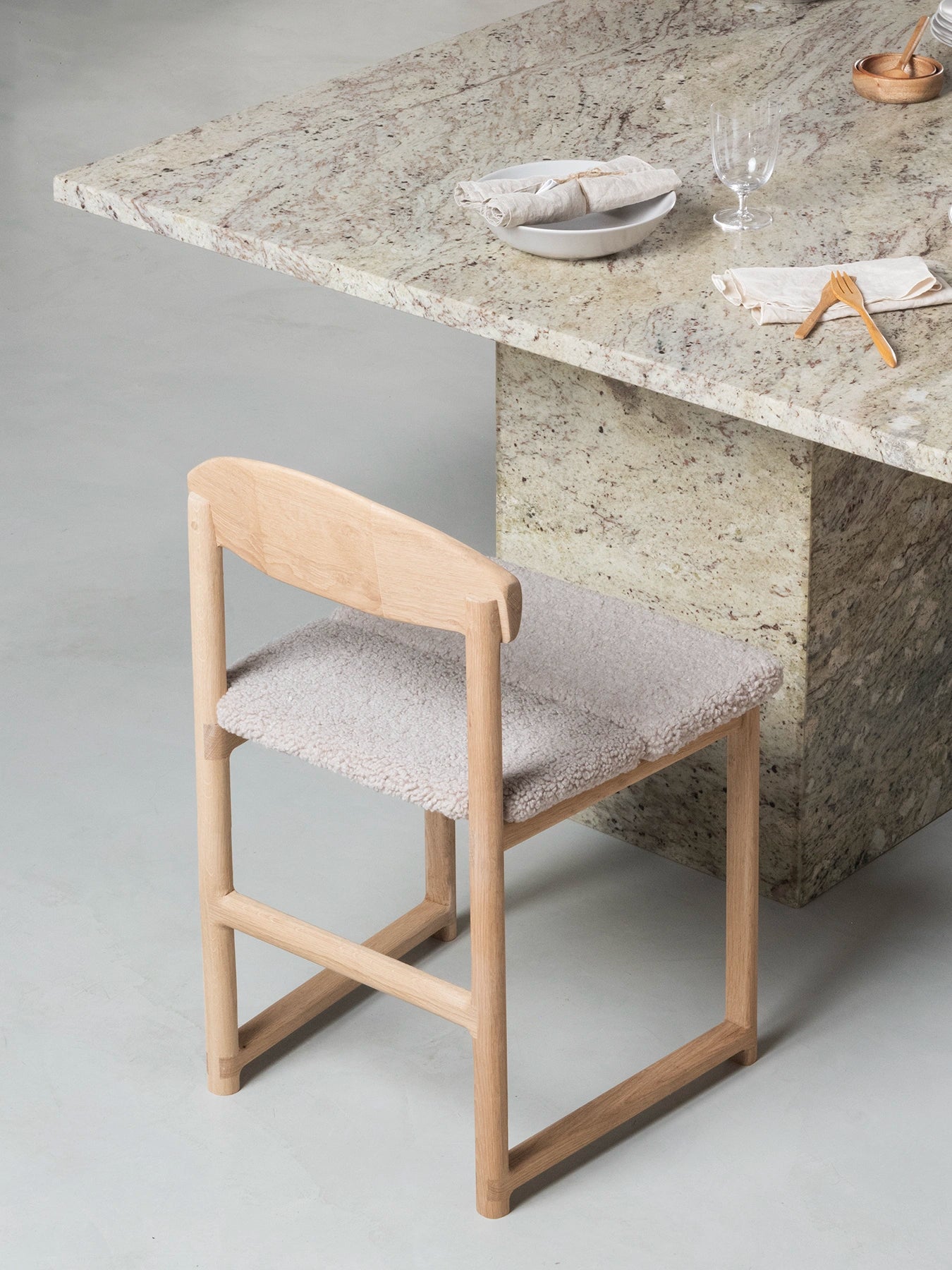 by Crea® Esszimmerstuhl KARIN Eiche Natur Bouclé Greige