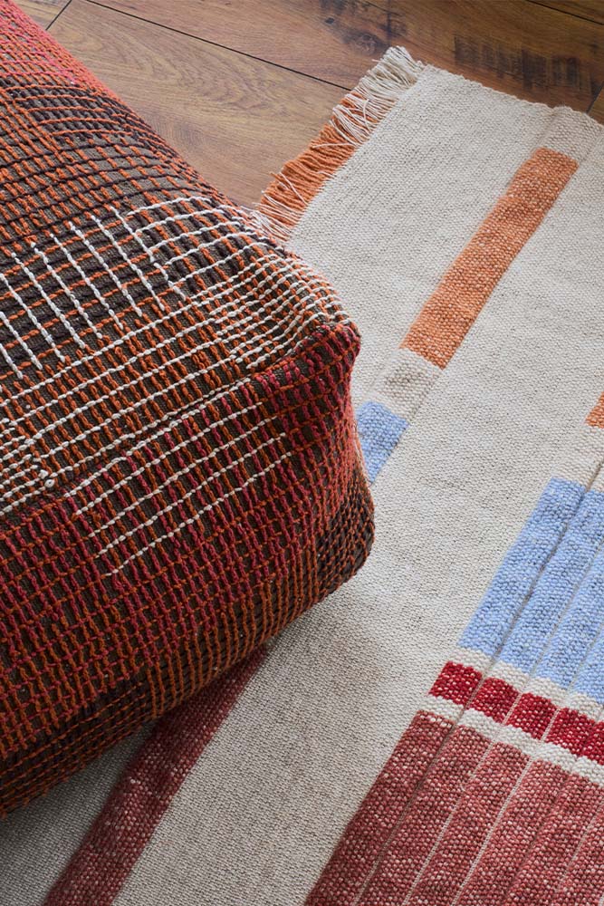 Lorena Canals Drehbarer Pouf City Maple Red | 54x54cm