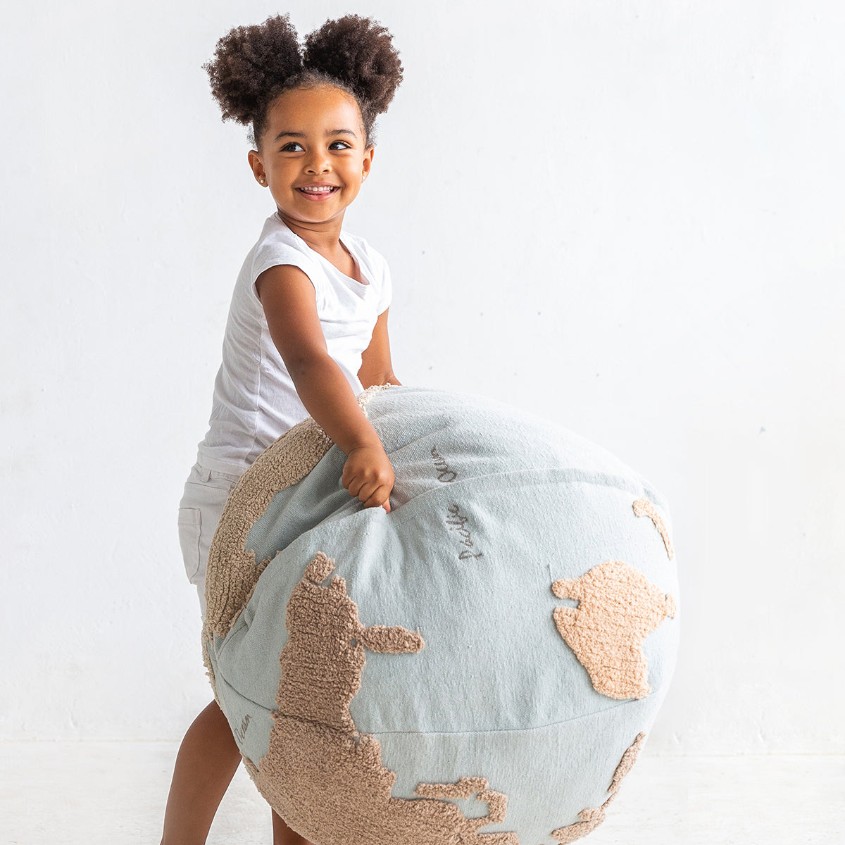 Lorena Canals Pouf WORLD MAP mehrfarbig | 50x50cm