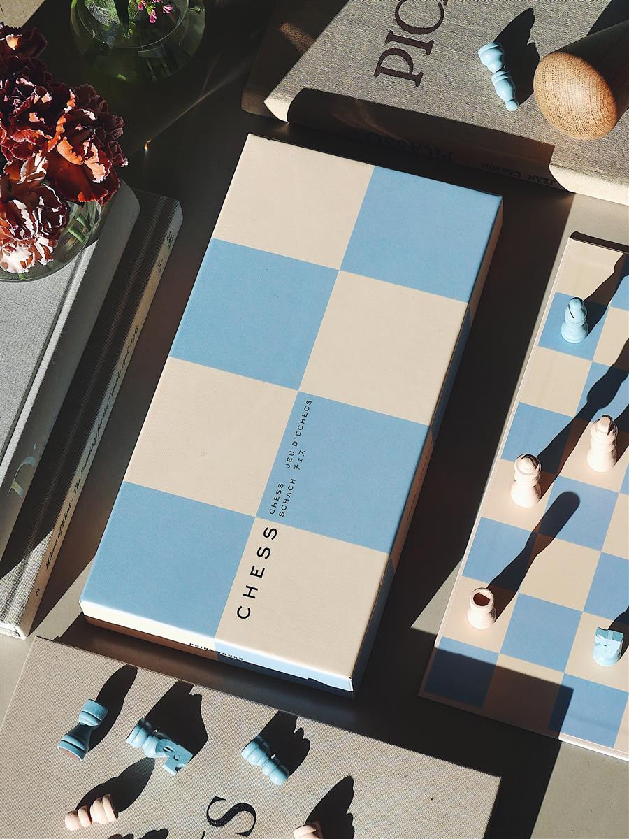 PRINTWORKS Brettspiel PLAY - CHESS hellblau | 35x18x4,2cm
