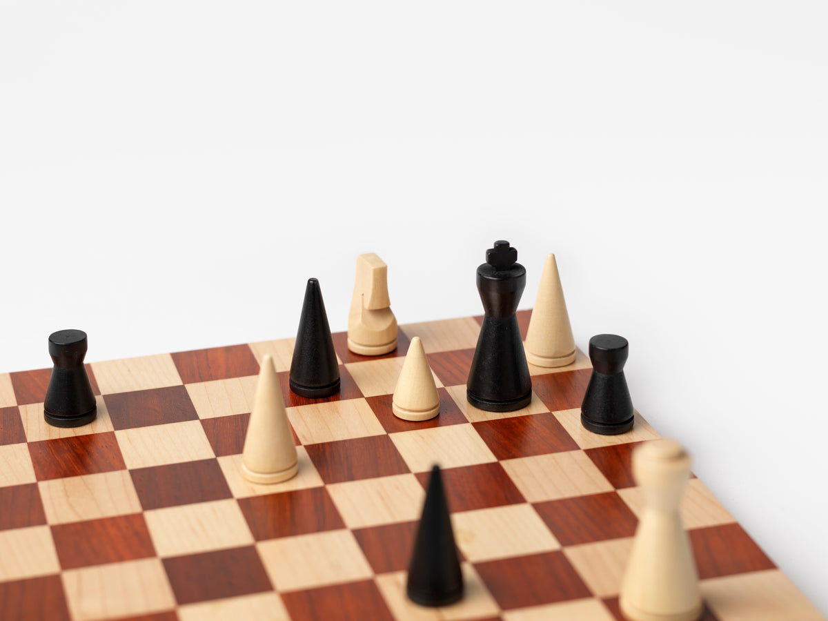 PRINTWORKS Brettspiel WOOD CHESS - THE MODERNIST hellgrau | 30x30,5x6,5cm
