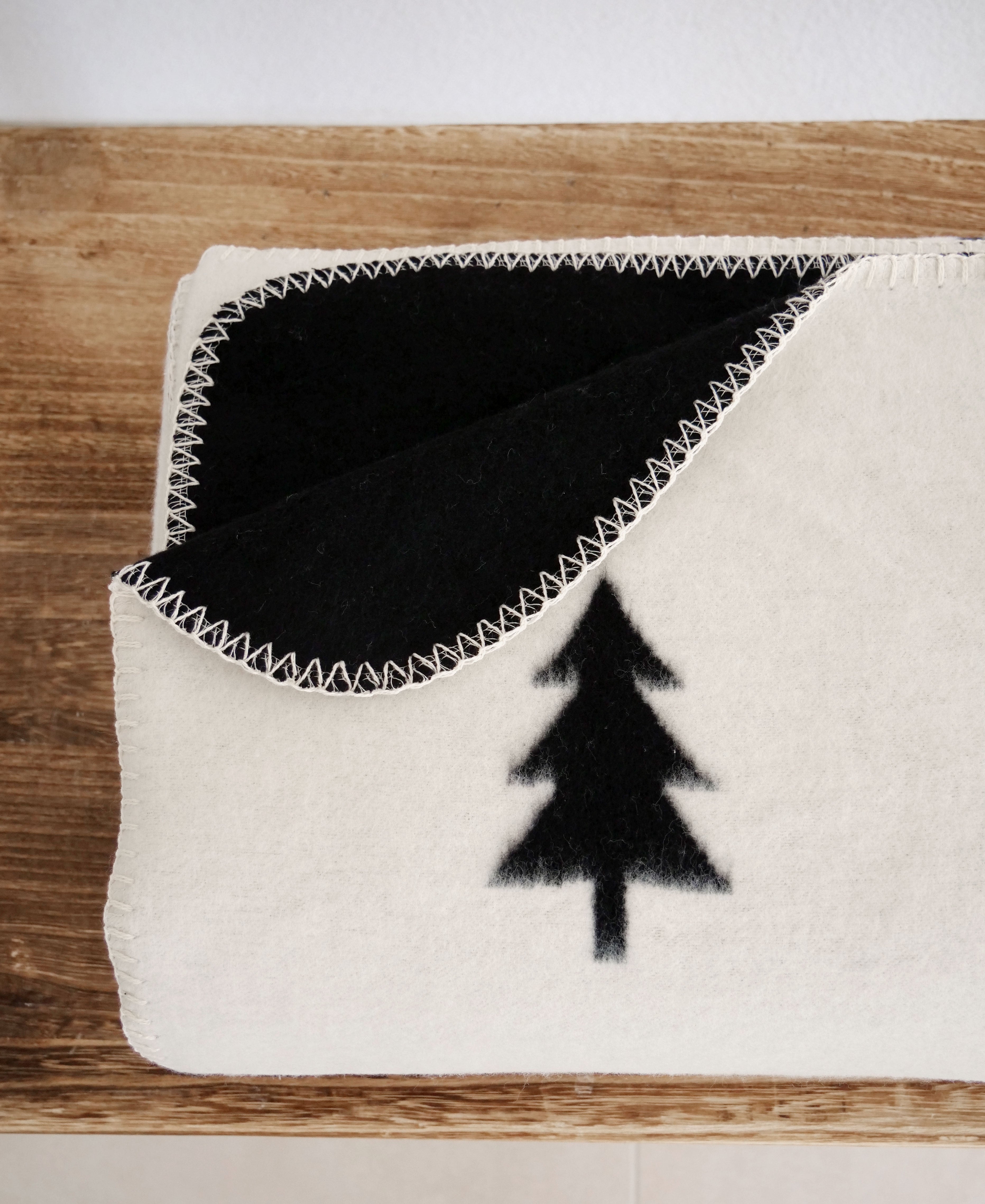 RIEMA Kuscheldecke SMILLA Tannenbäume schwarz creme | 150x200cm
