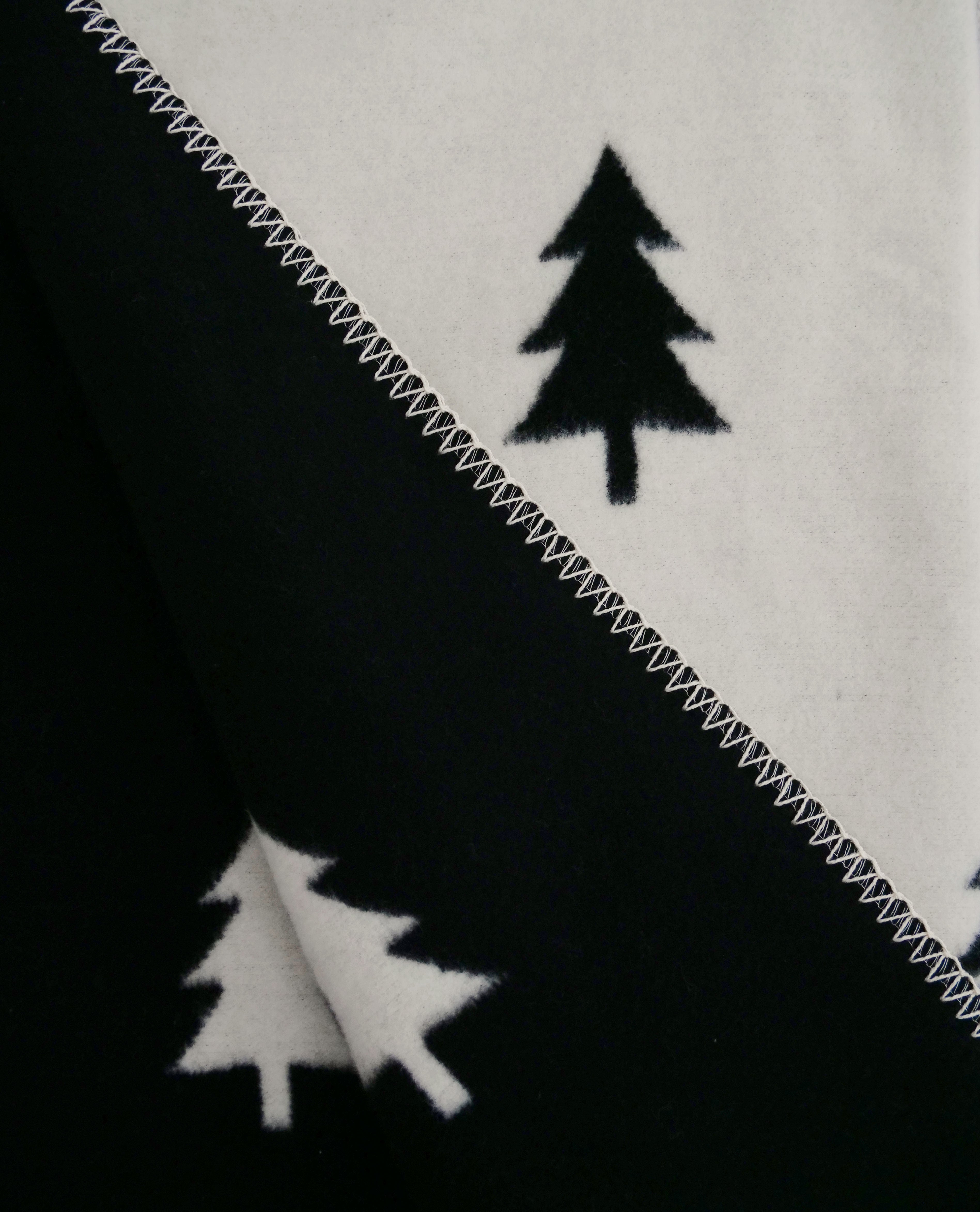 RIEMA Kuscheldecke SMILLA Tannenbäume schwarz creme | 150x200cm