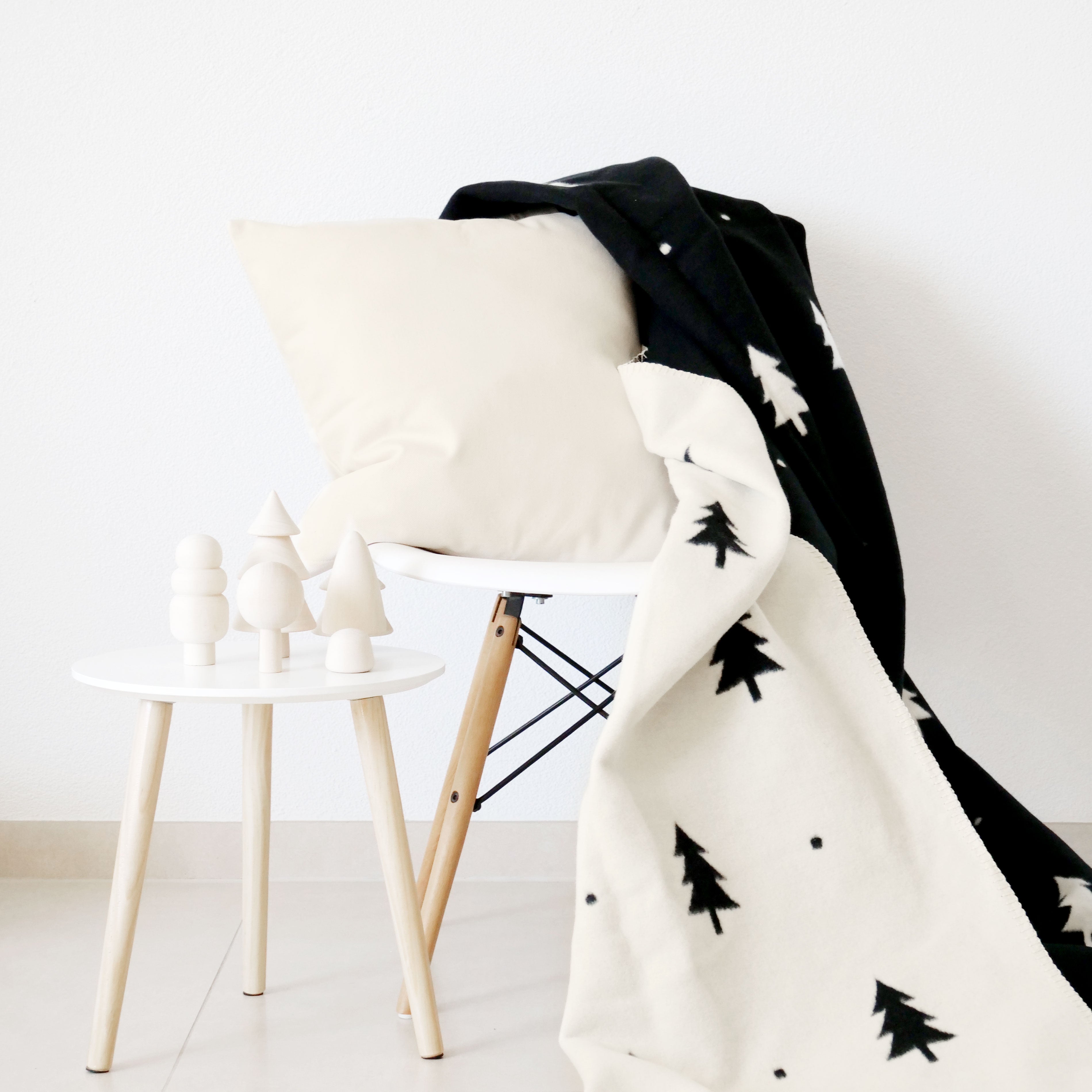RIEMA Kuscheldecke SMILLA Tannenbäume schwarz creme | 150x200cm