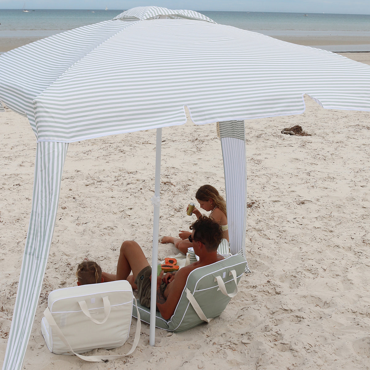 Sunnylife Outdoor Sitzkissen TAKE ANYWHERE salbeigrün | 50x97cm