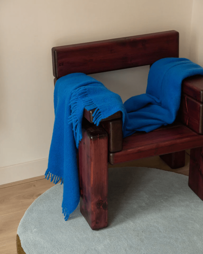 Suite702 Decke CLOUD Mohair royalblau | 130x180cm - Sir Henrys