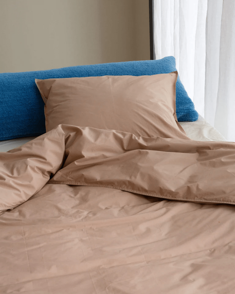 Suite702 Kissenhülle BEDMATE 160 Furry BRILLIANT BLUE blau | 50x160cm - Sir Henrys