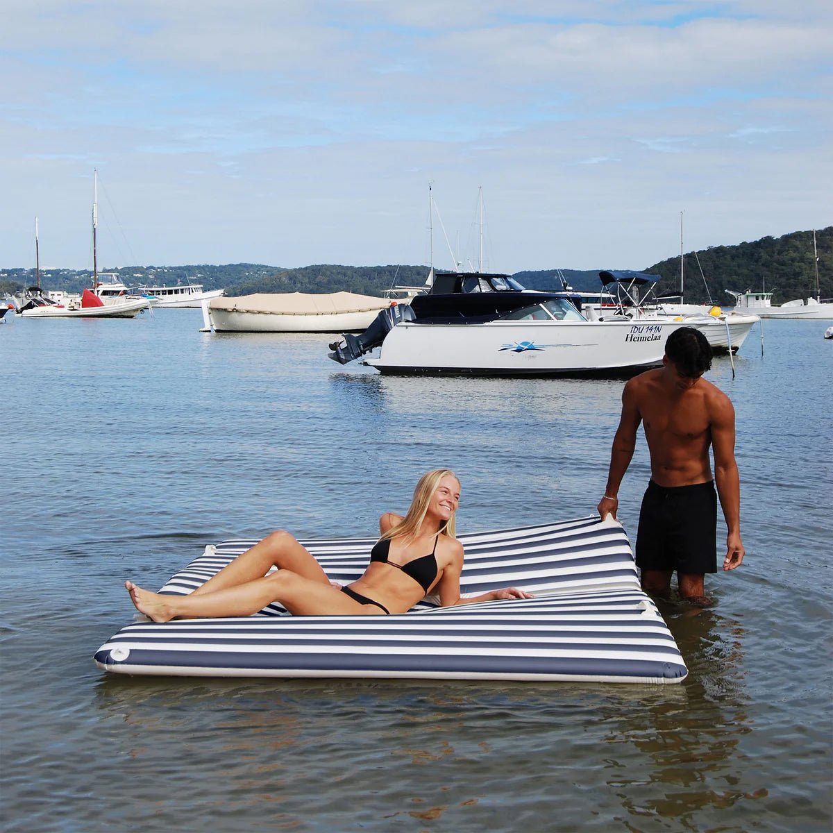 Sunnylife Luftmatratze PARTY PAD MARINE blau creme gestreift | 272x196x10cm - Sir Henrys