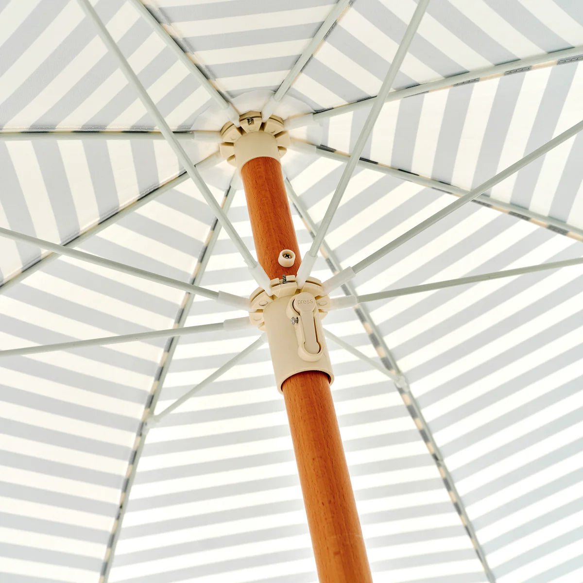 Sunnylife Sonnenschirm LUXE SEAGRASS salbei creme gestreift | Ø 55cm - Sir Henrys