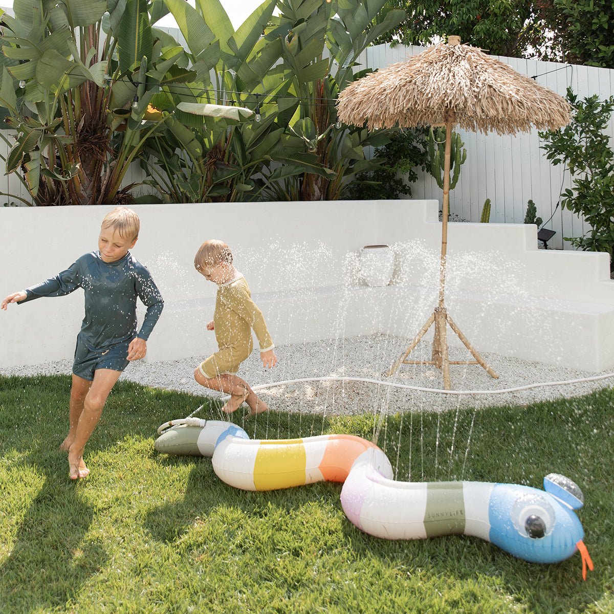 Sunnylife Wassersprinkler SNAKE - INTO THE WILD bunt | 185cm - Sir Henrys