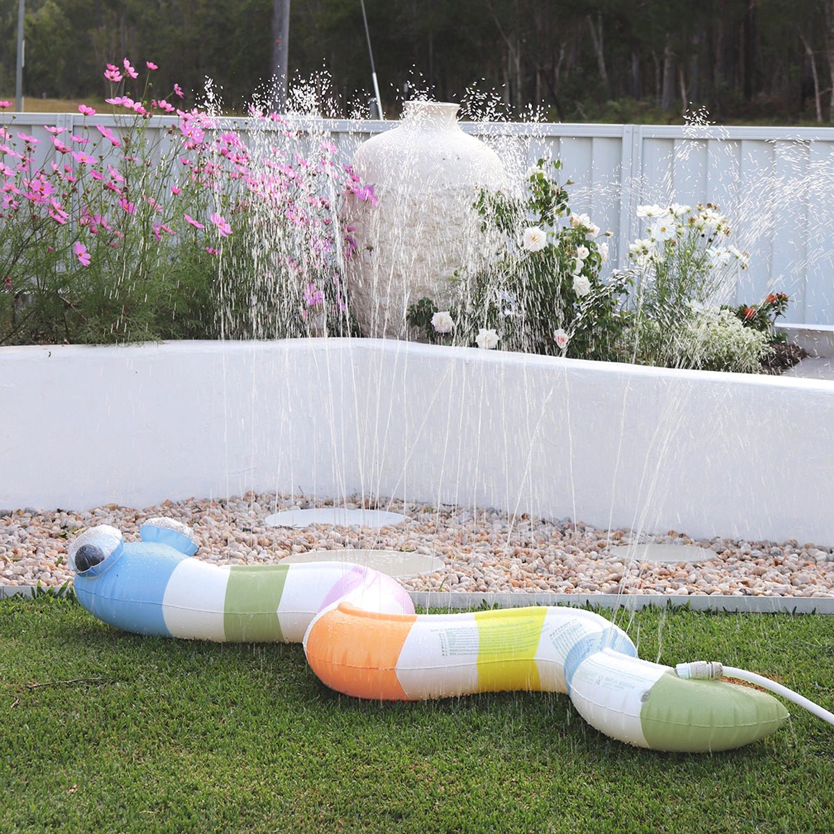 Sunnylife Wassersprinkler SNAKE - INTO THE WILD bunt | 185cm - Sir Henrys