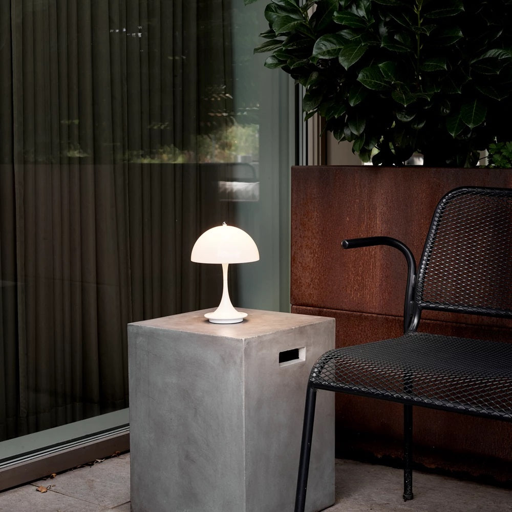 Louis Poulsen Tischleuchte PANTHELLA 160 PORTABLE V3 opal weiß | Ø16x23,8cm