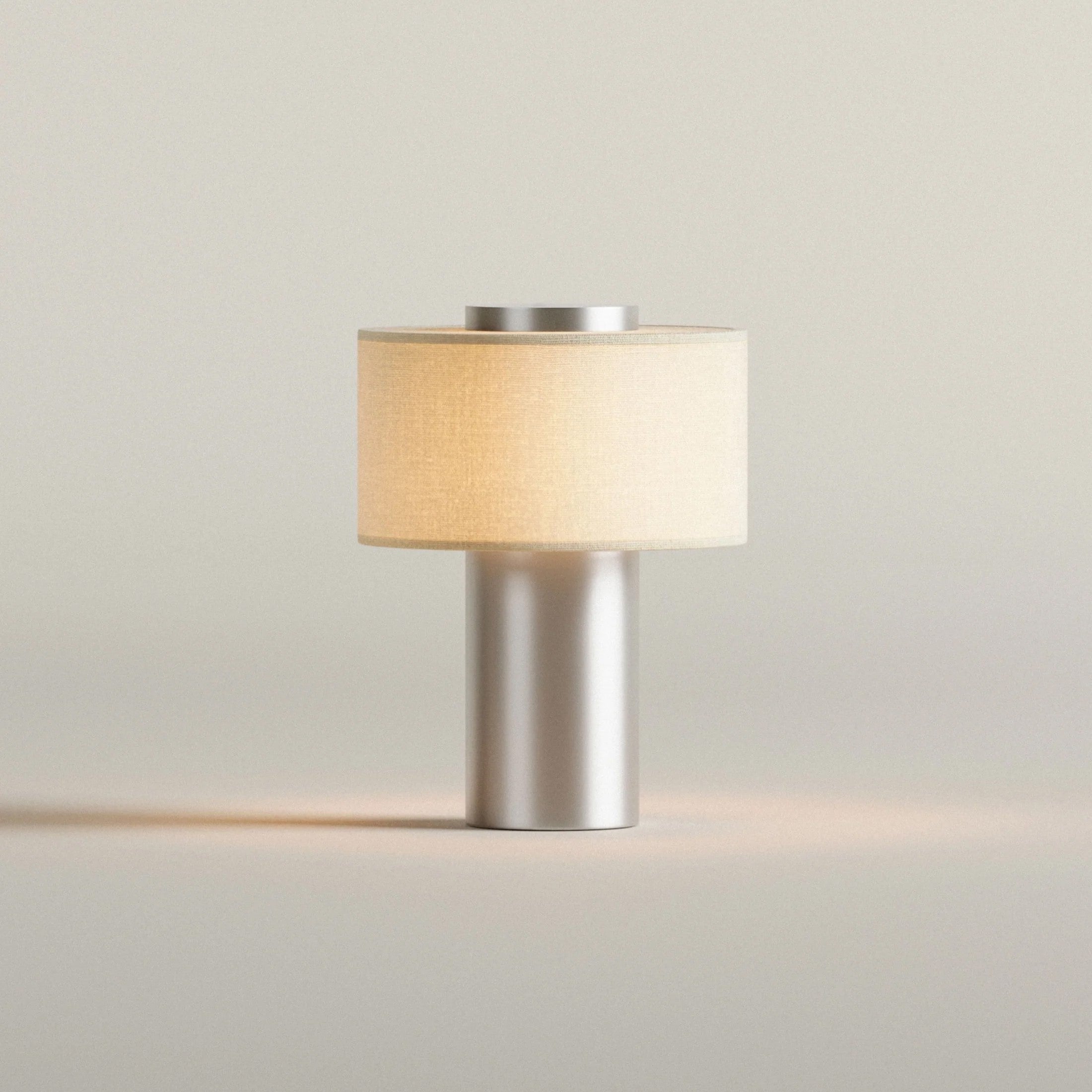 Blossholm Tischleuchte AURIE Aluminium silber portable | Ø 18x25cm