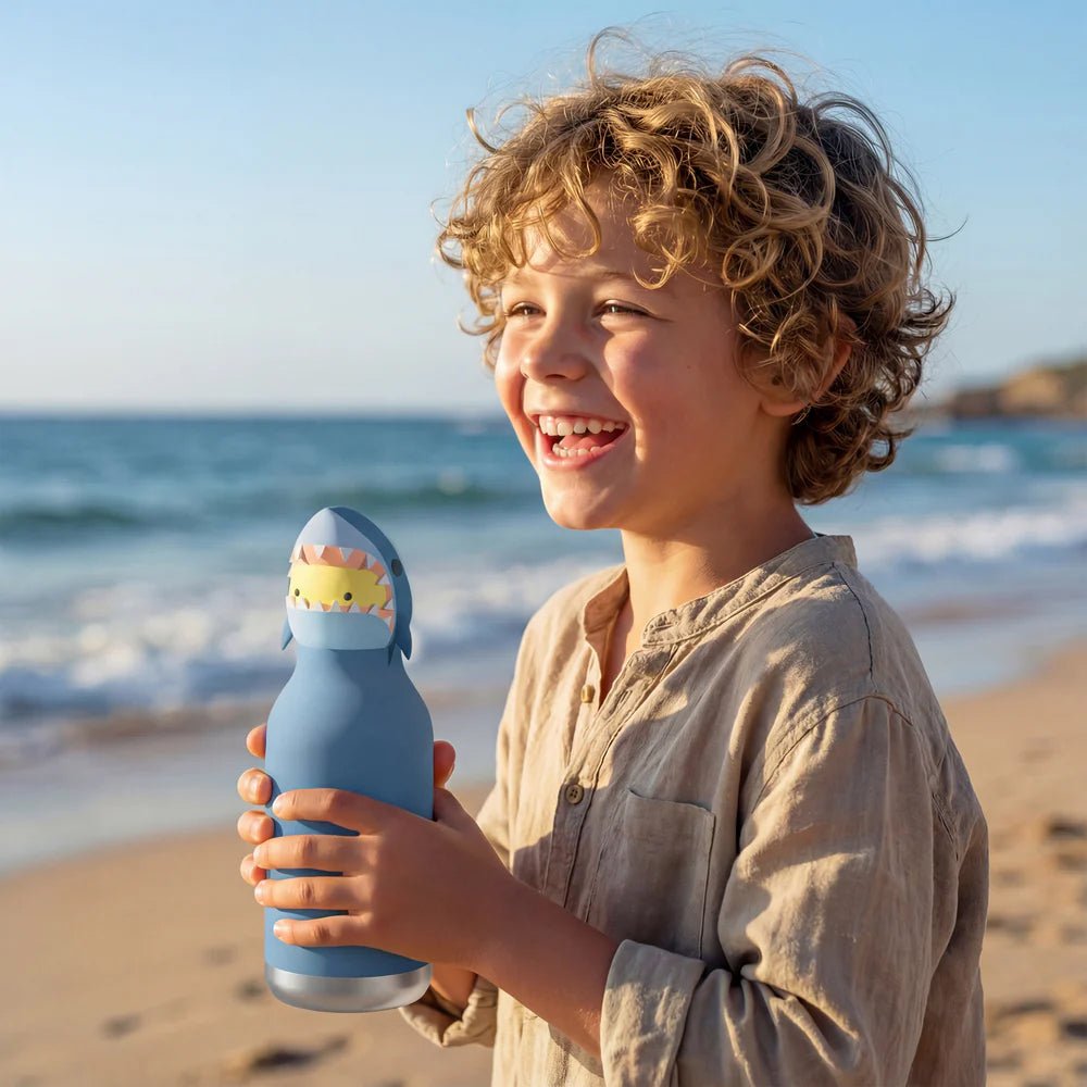 Asobu® Kindertrinkflasche BESTIE mit Strohhalm 460ml - HAI - Sir Henrys