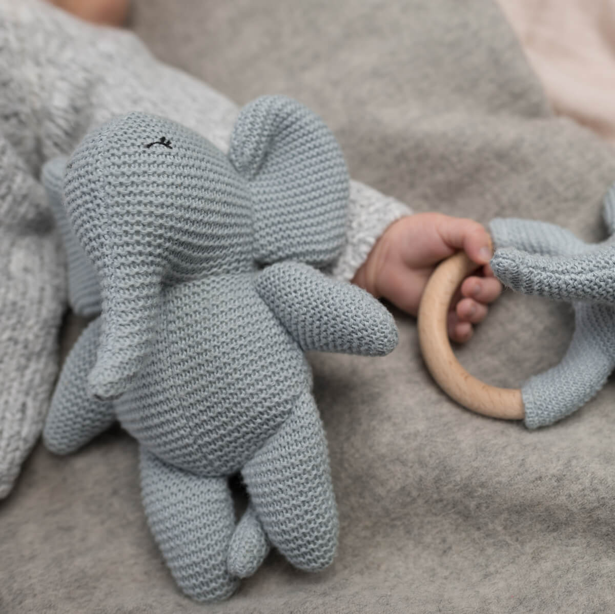 Baby Bello Kuscheltier ELVY THE ELEPHANT grau | 18x14cm - Sir Henrys