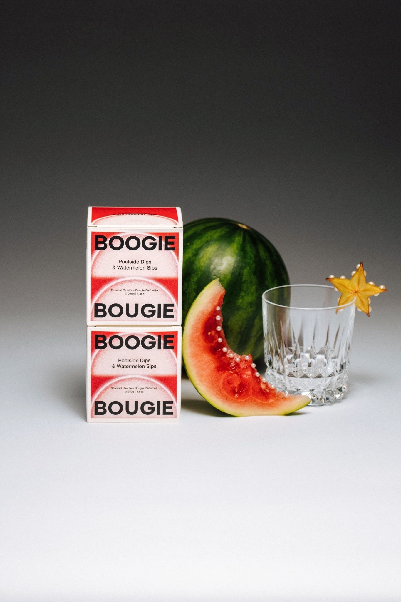 Boogie Bougie Duftkerze POOLSIDE DIPS & WATERMELON SIPS | Ø7,5x8cm 250g - Sir Henrys