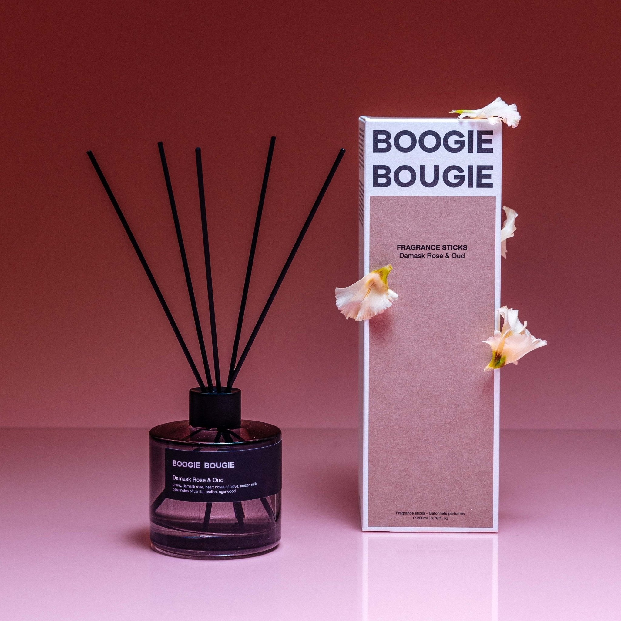 Boogie Bougie Duftstäbchen DAMASK ROSE & OUD | Ø8x25cm 200ml - Sir Henrys