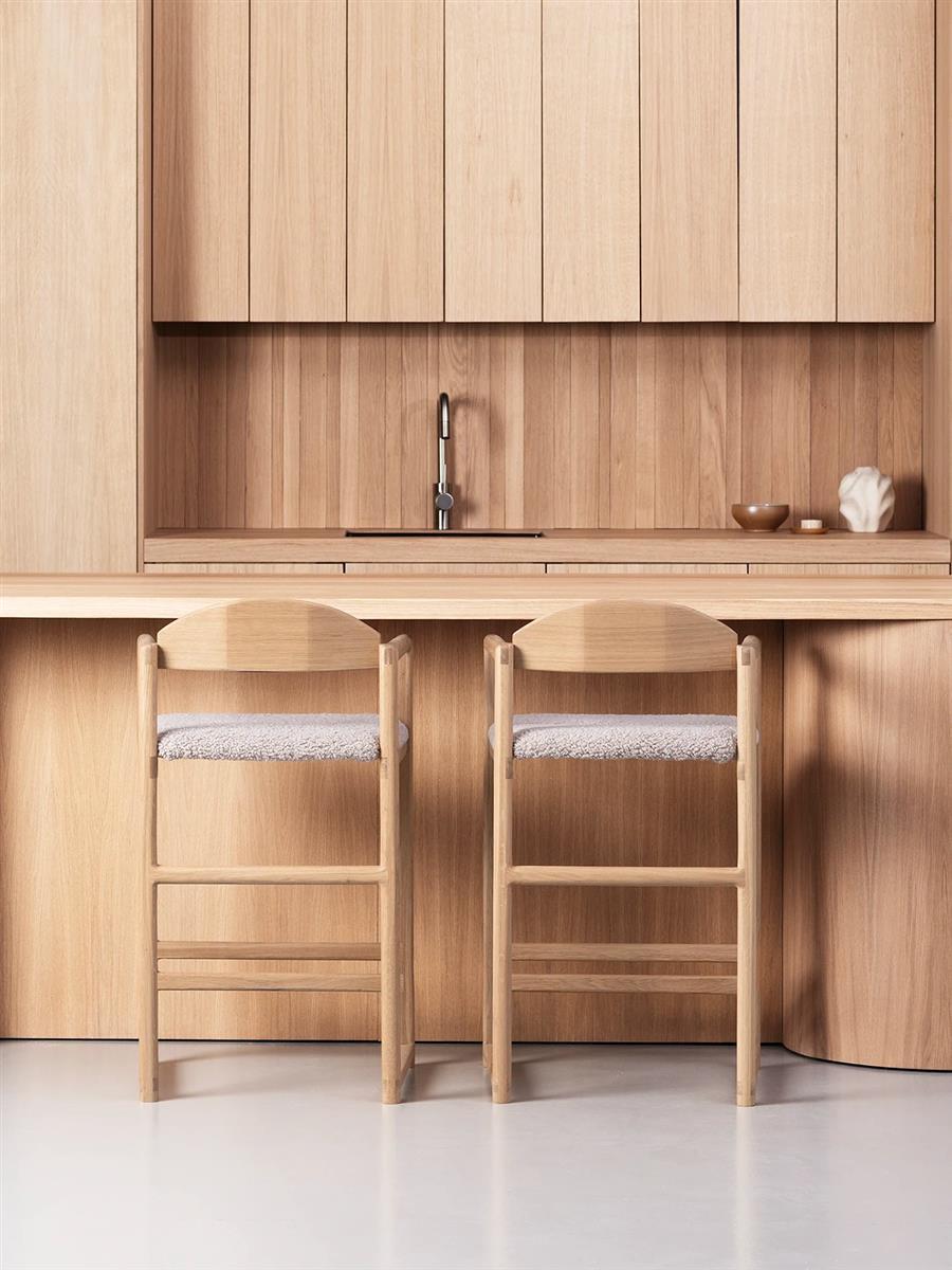 by Crea® Barhocker CARL Eiche Natur Bouclé Greige - Sir Henrys