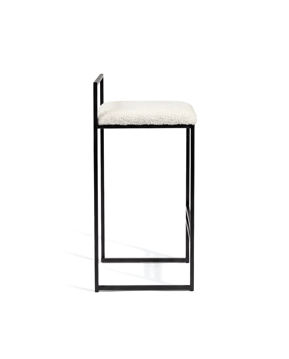 by Crea® Barhocker FREJA Schwarzer Rahmen Elfenbein Bouclé Kissen - Sir Henrys