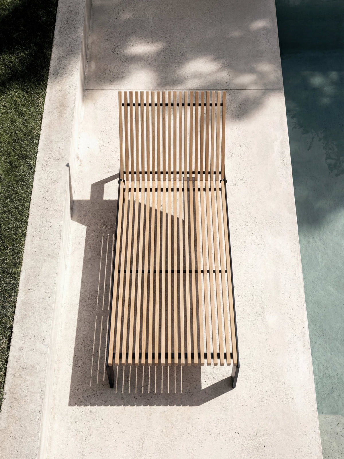 by Crea® Sonnenliege BAZO Schwarzes Gestell & Teak | 196 cm - Sir Henrys