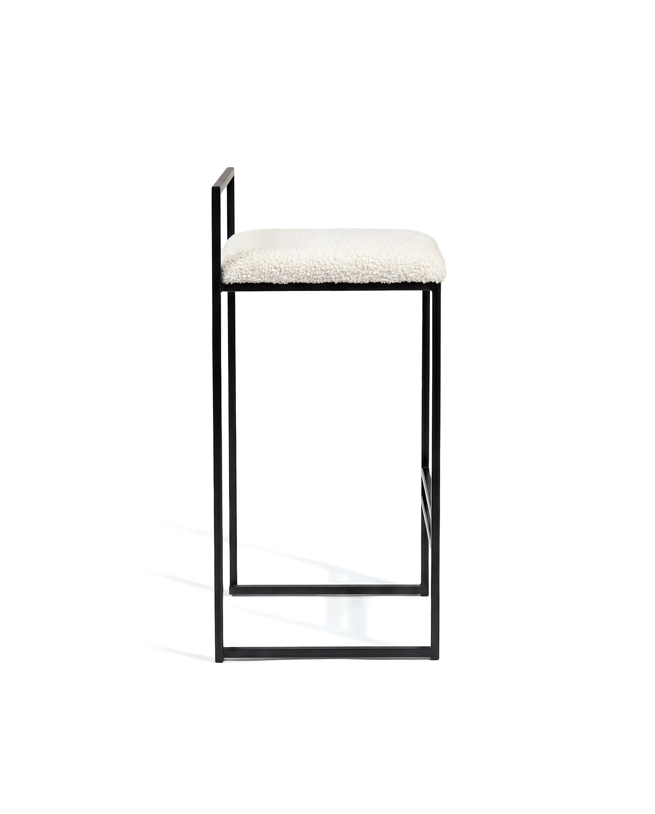 by Crea® Barhocker FREJA Schwarzer Rahmen Elfenbein Bouclé Kissen