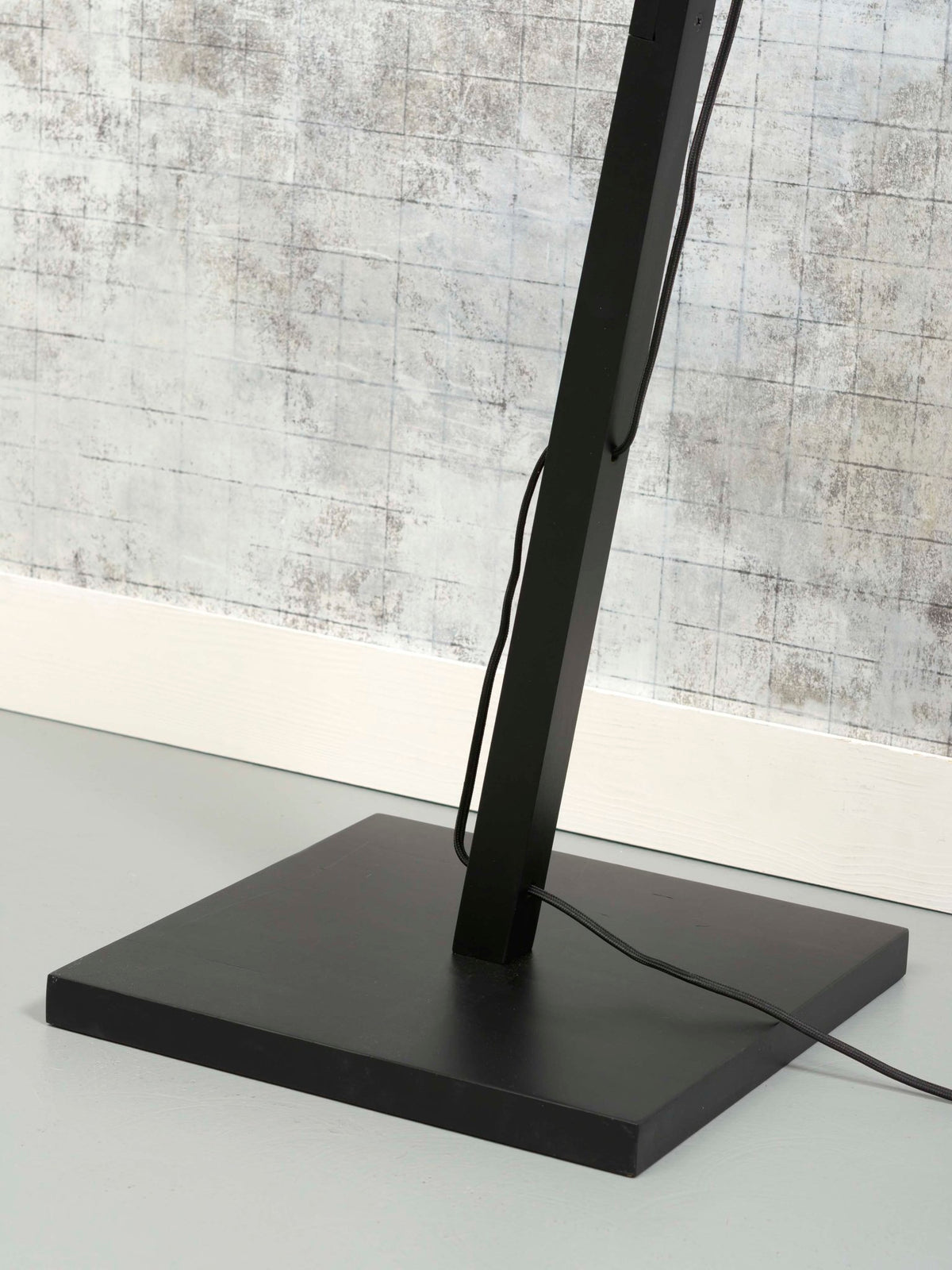 Good&Mojo Stehlampe HOKKAIDO schwarz | 63x36x176cm - Sir Henrys