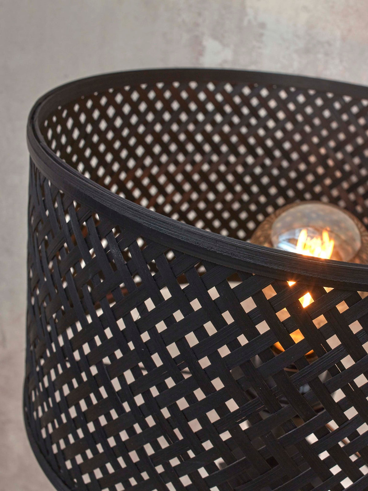 Good&Mojo Stehlampe JAVA schwarz | 50x50x145cm - Sir Henrys