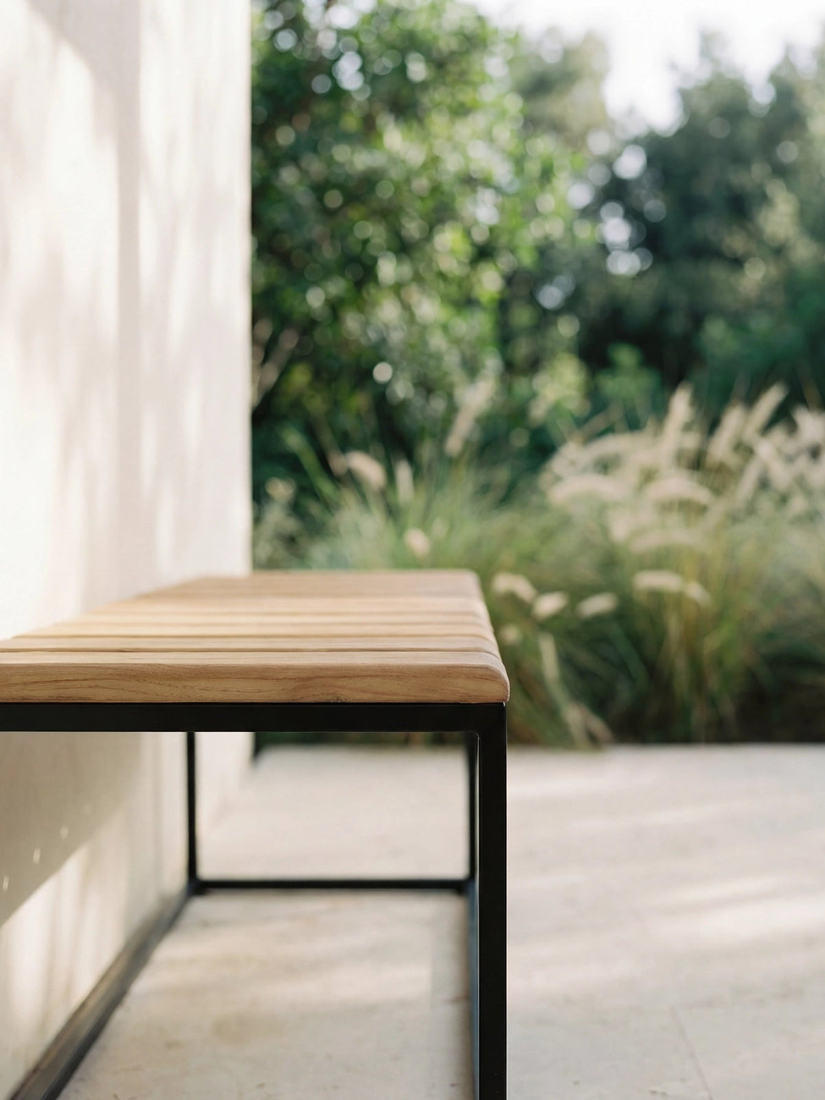 by Crea® Garten-Sitzbank HEDVIG Schwarzes Gestell & Teak